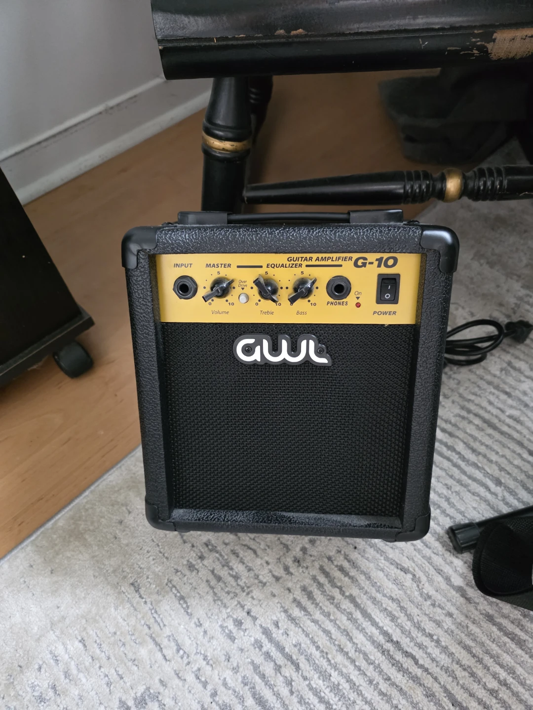 Electric guitar and amp - photo 4