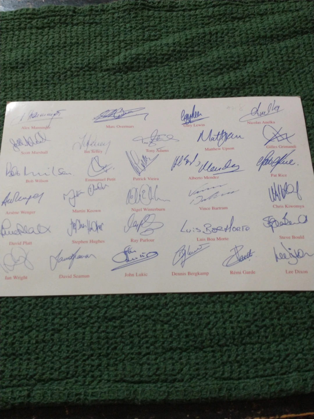 Arsenal FC 1997-1998 Team Picture w/ Faux Signatures - photo 3