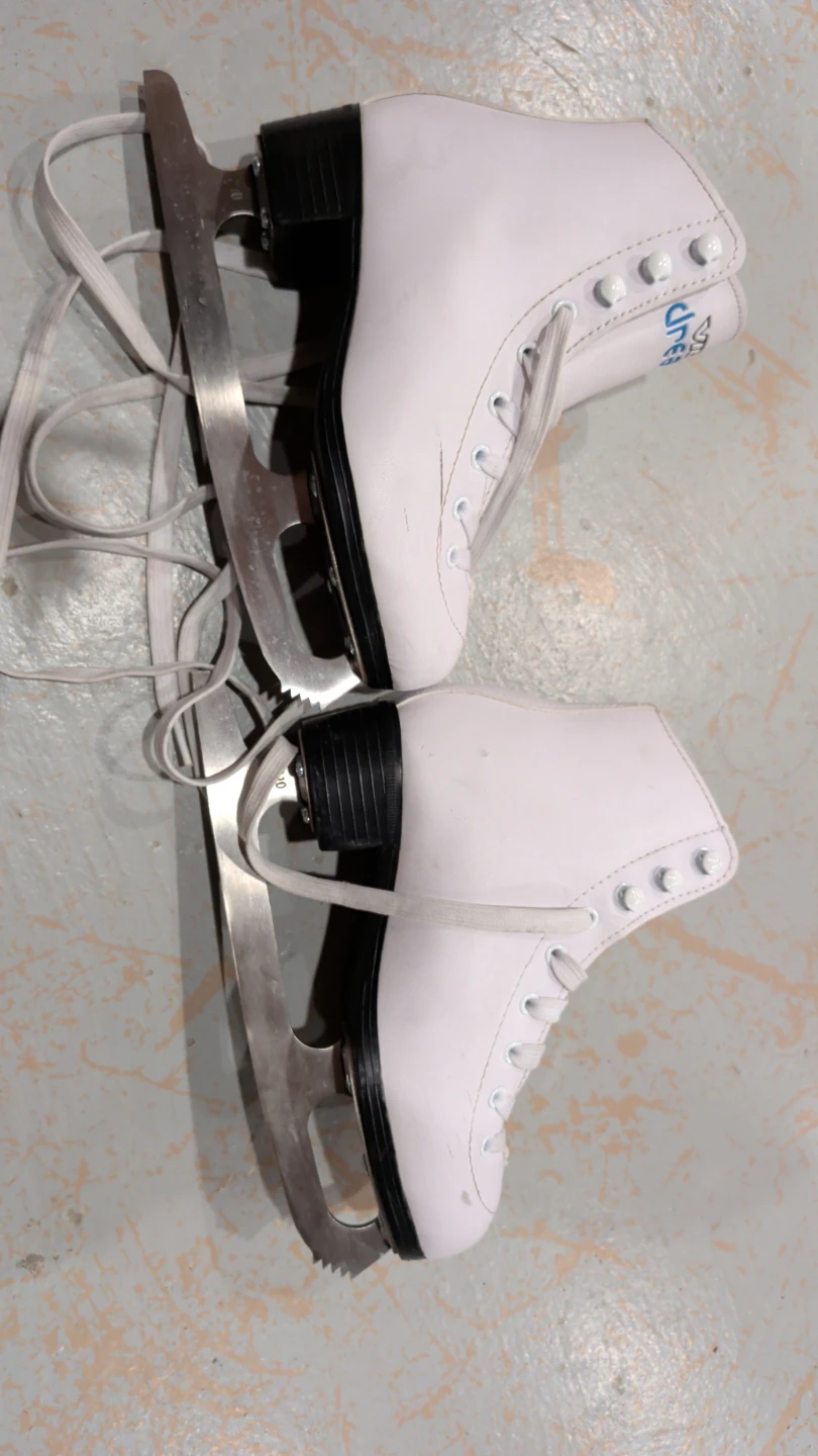 White Vicdesky Figure Skates - Size 2 - photo 3