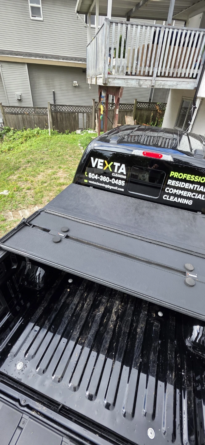 Tri-Fold Hard Aluminum Tonneau Cover – Ford F-150 5.5' Bed