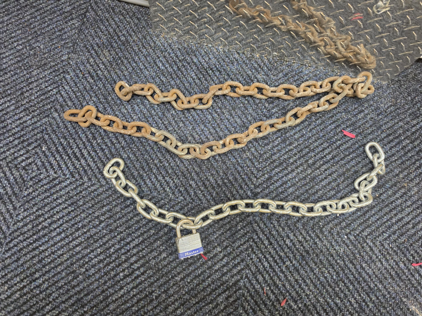 Lot of 3 Chains with Master Lock - photo 2