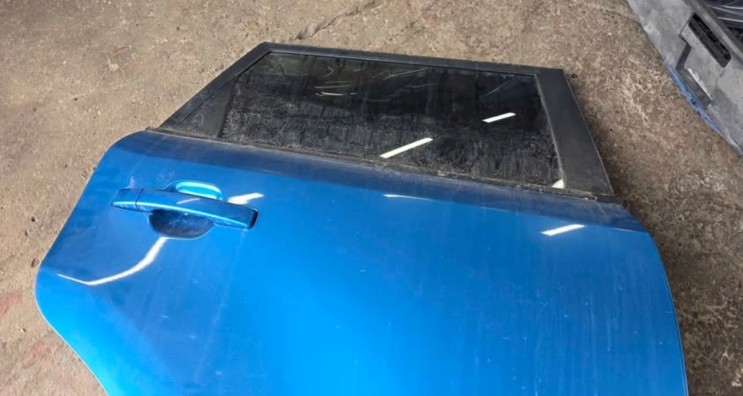 2017 Kia Soul + EX Right Rear Door Complete - photo 3
