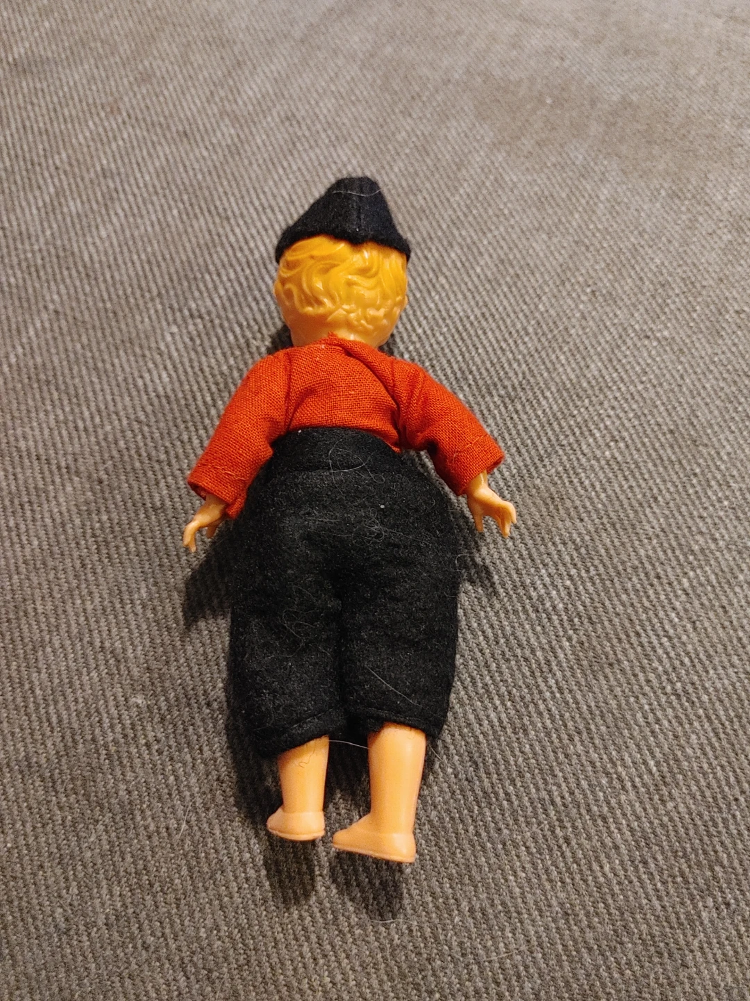 Vintage Doll in Dutch Traditional Clothing - photo 2