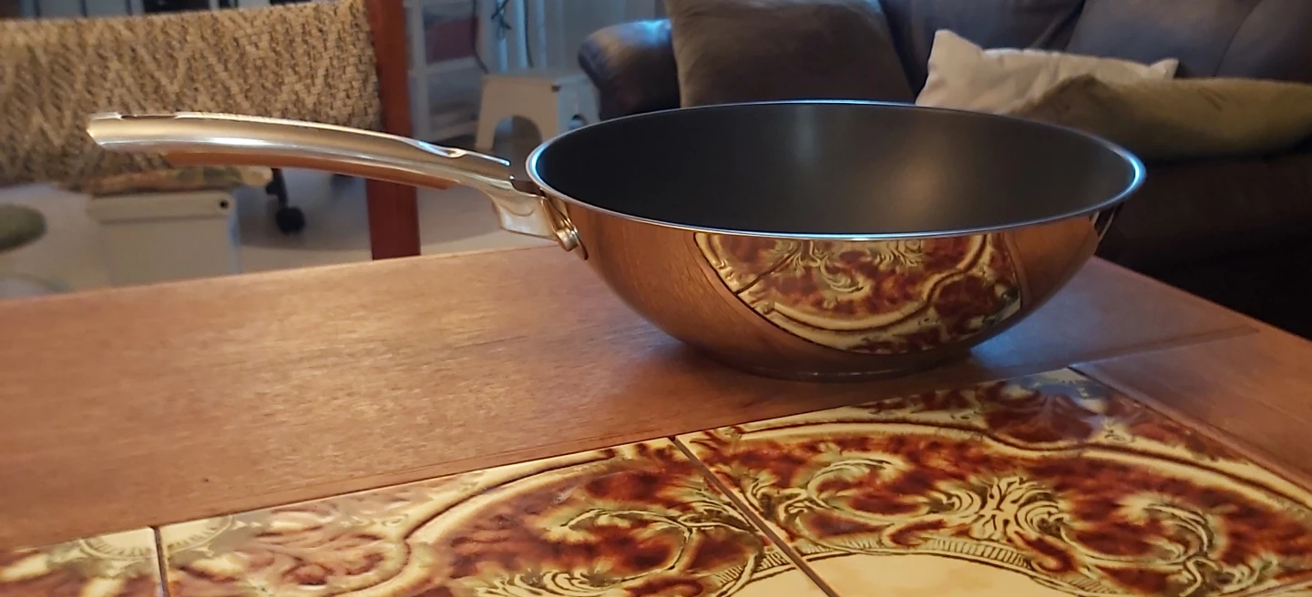 Stainless steel wok with non stick coating