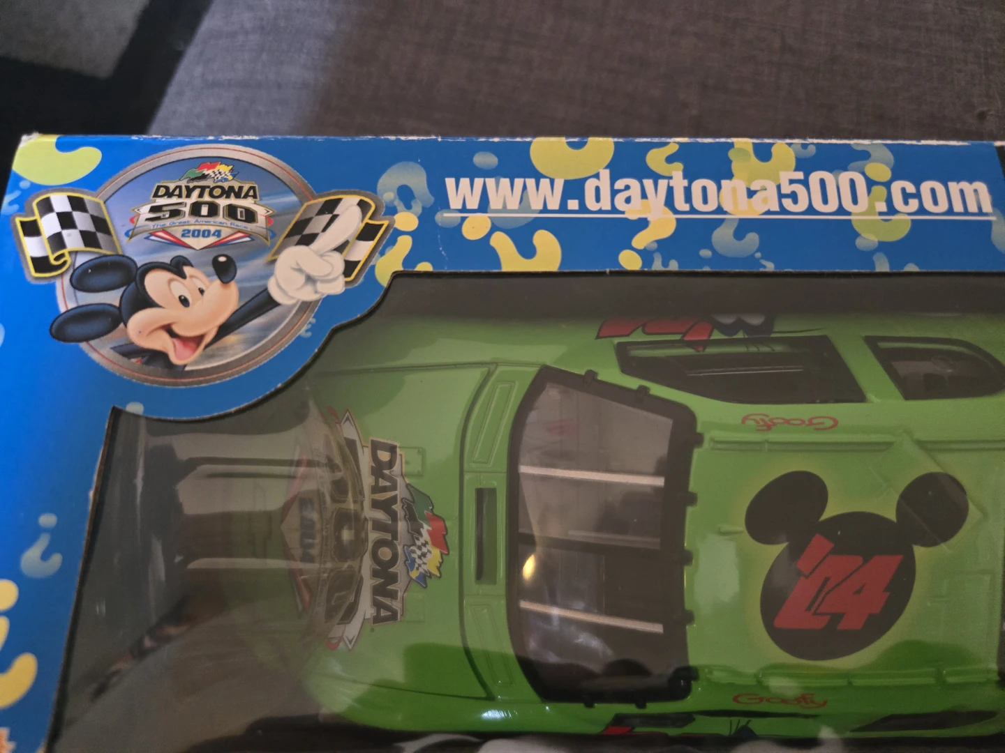 NASCAR 2004 Disney Goofy Model Car Daytona 500 - photo 3