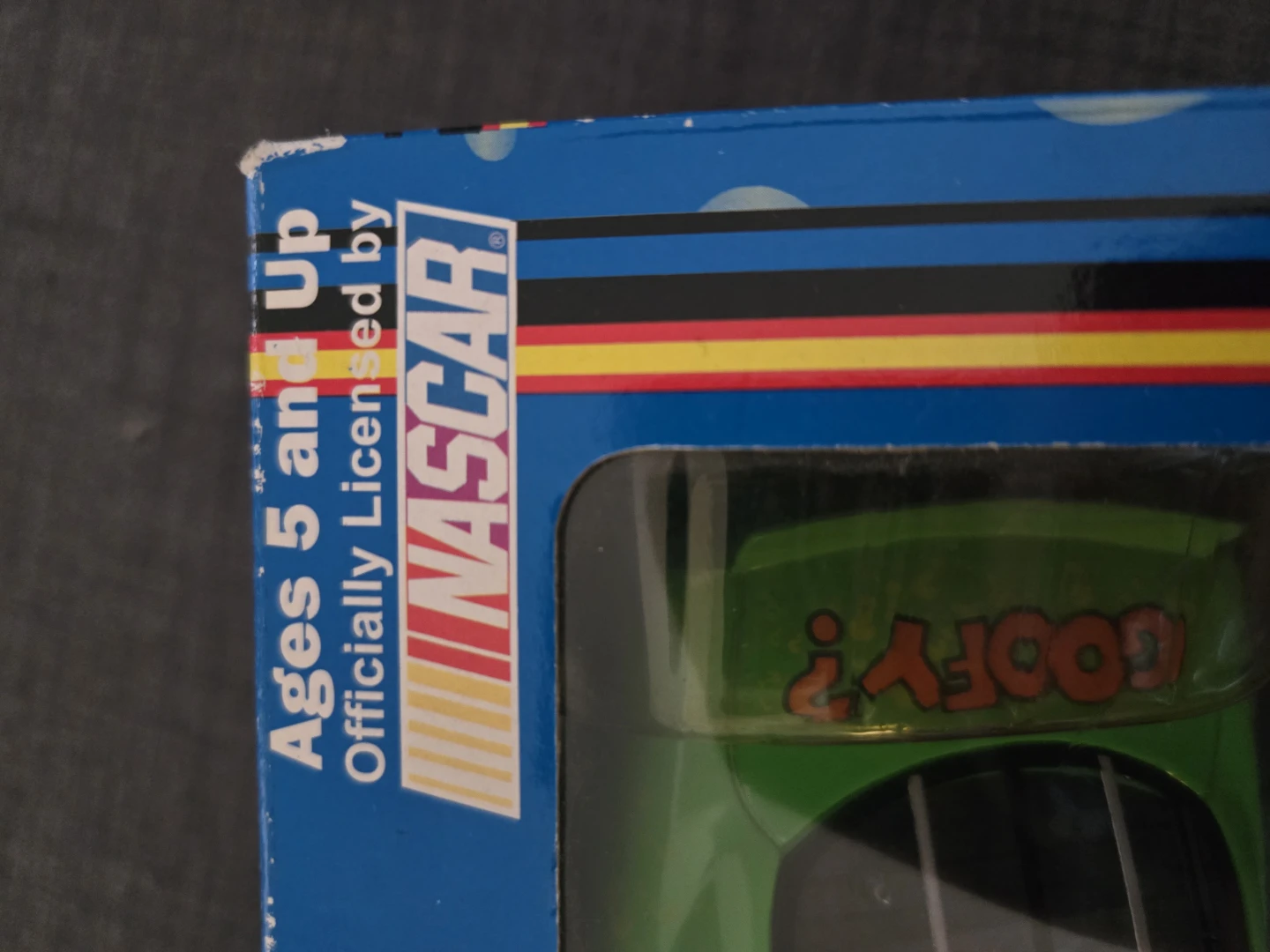 NASCAR 2004 Disney Goofy Model Car Daytona 500 - photo 4