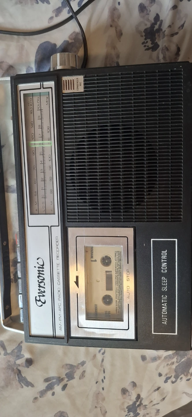 Eversonic AM/FM Radio Cassette Recorder