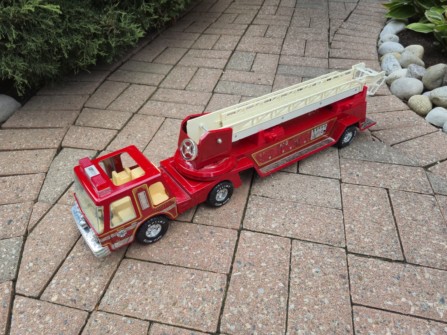 Metal Fire Truck Toy with Ladder