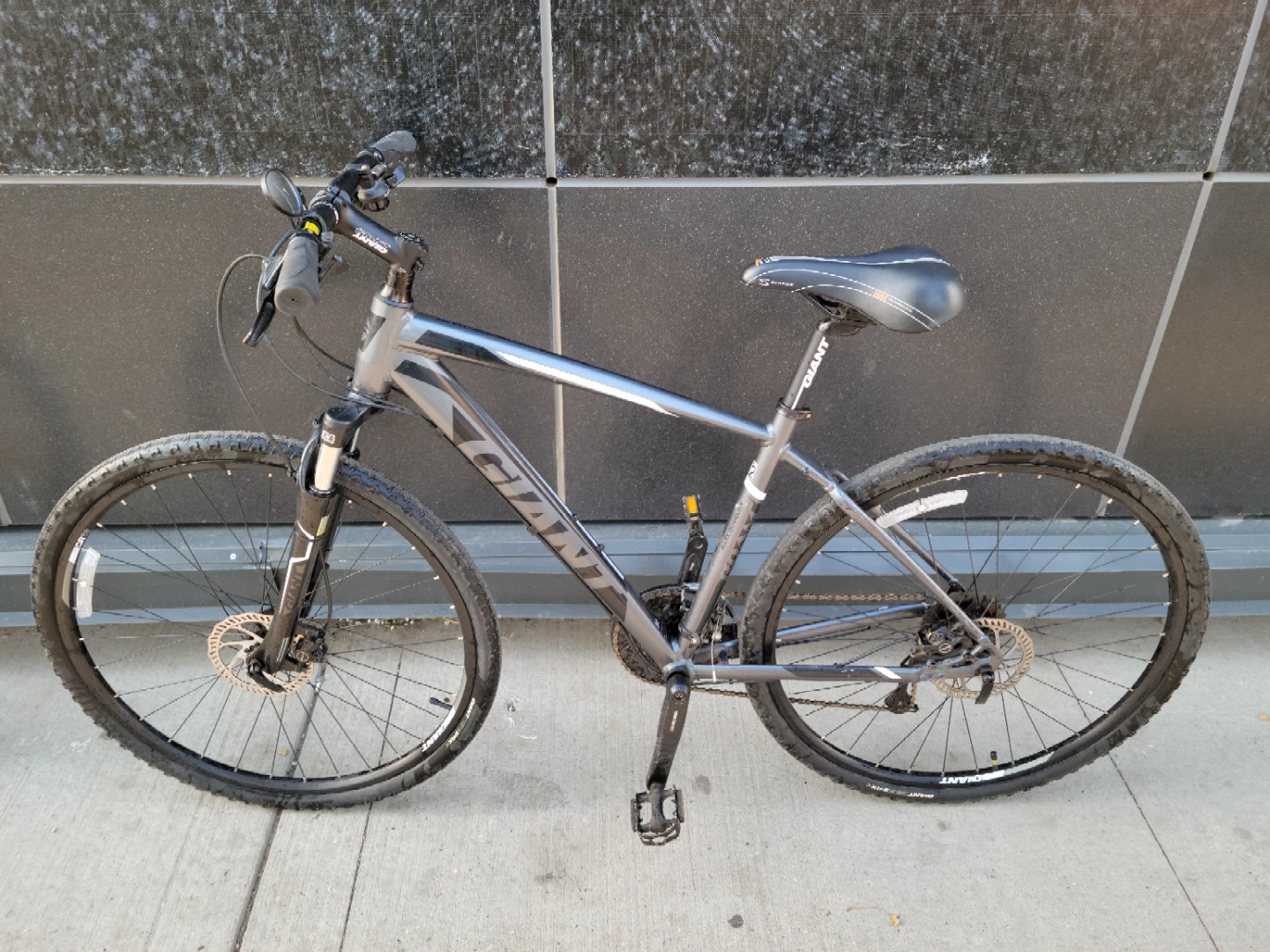 Giant Hybrid Bicycle