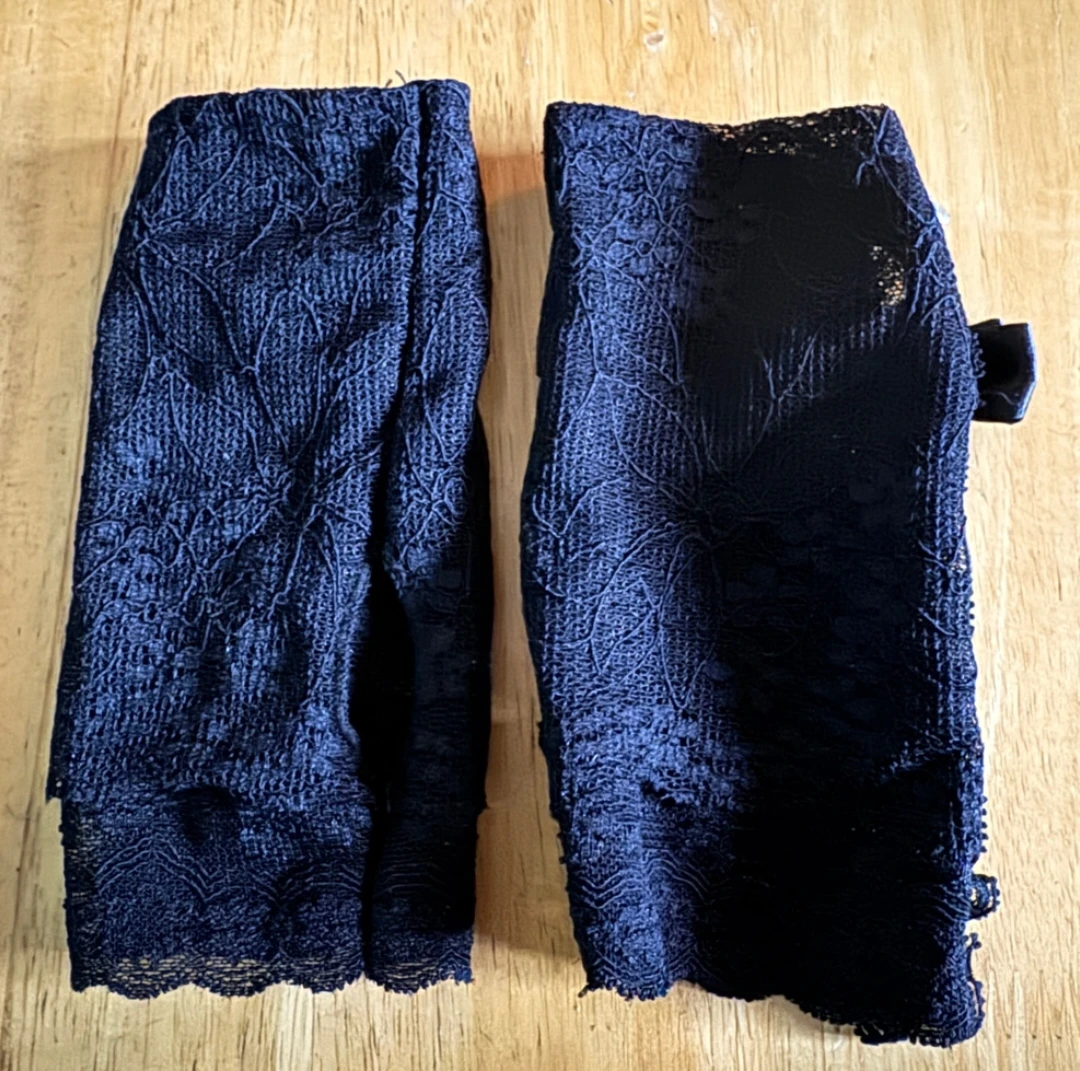Vintage Black Lace Flingerless Gloves w/Bows & Gem Buttons - photo 2