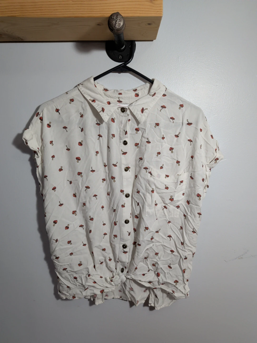 White mushroom print short-sleeve button-up shirt - photo 2