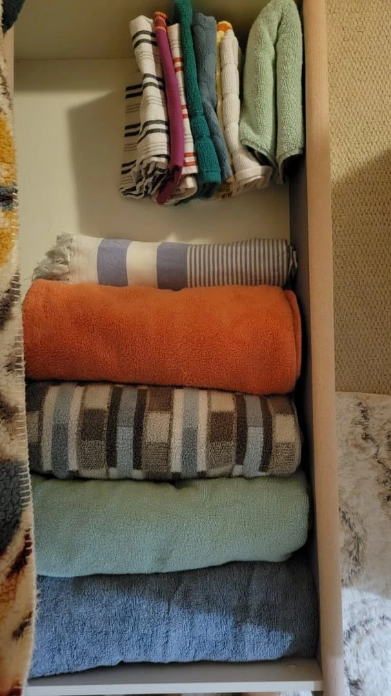 *MUST GO ASAP* Queen Storage Bed AND Mattress, FREEbies 🤑 - photo 4