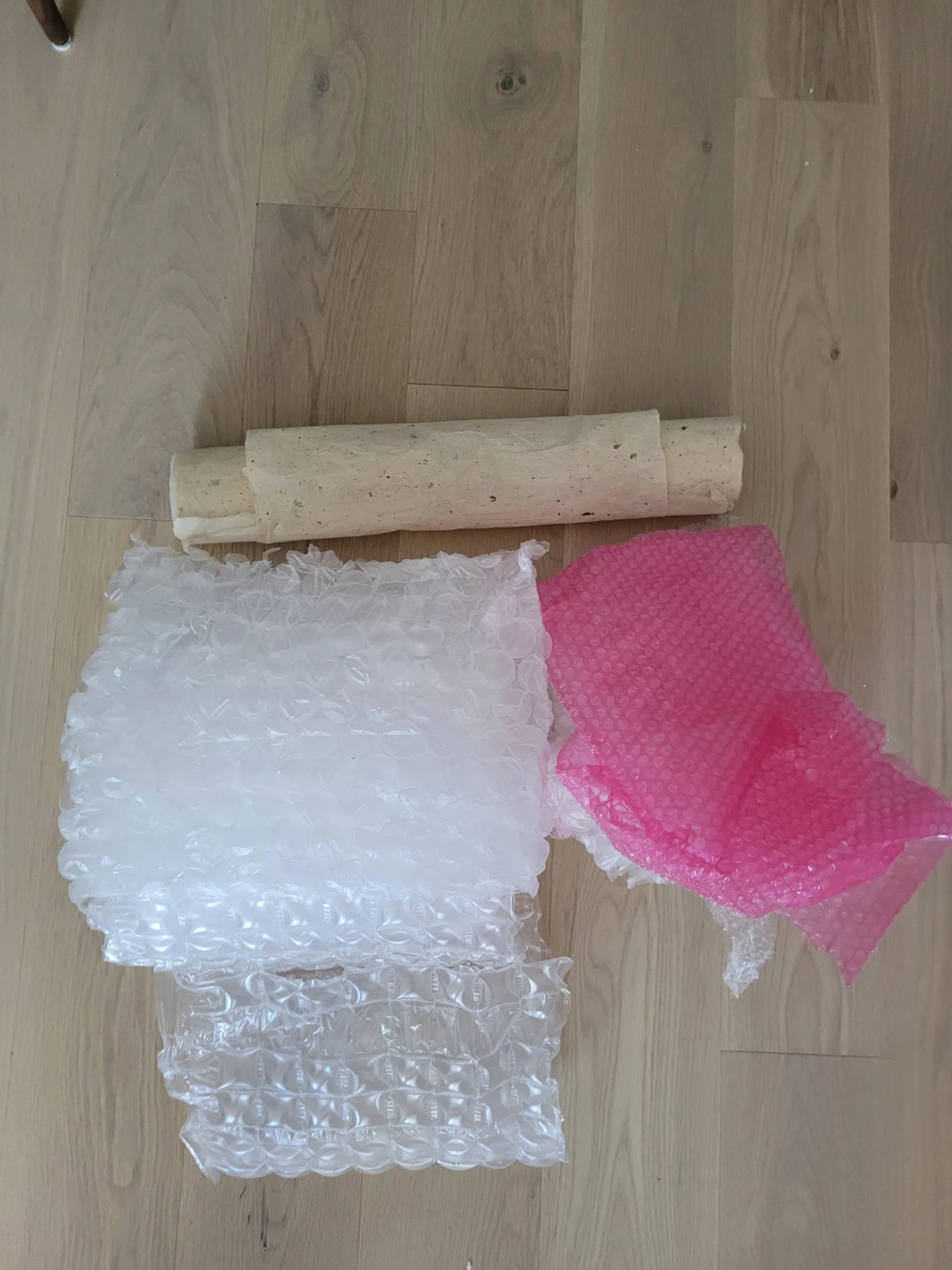 Free moving Bubble wrap and packing materials - photo 2