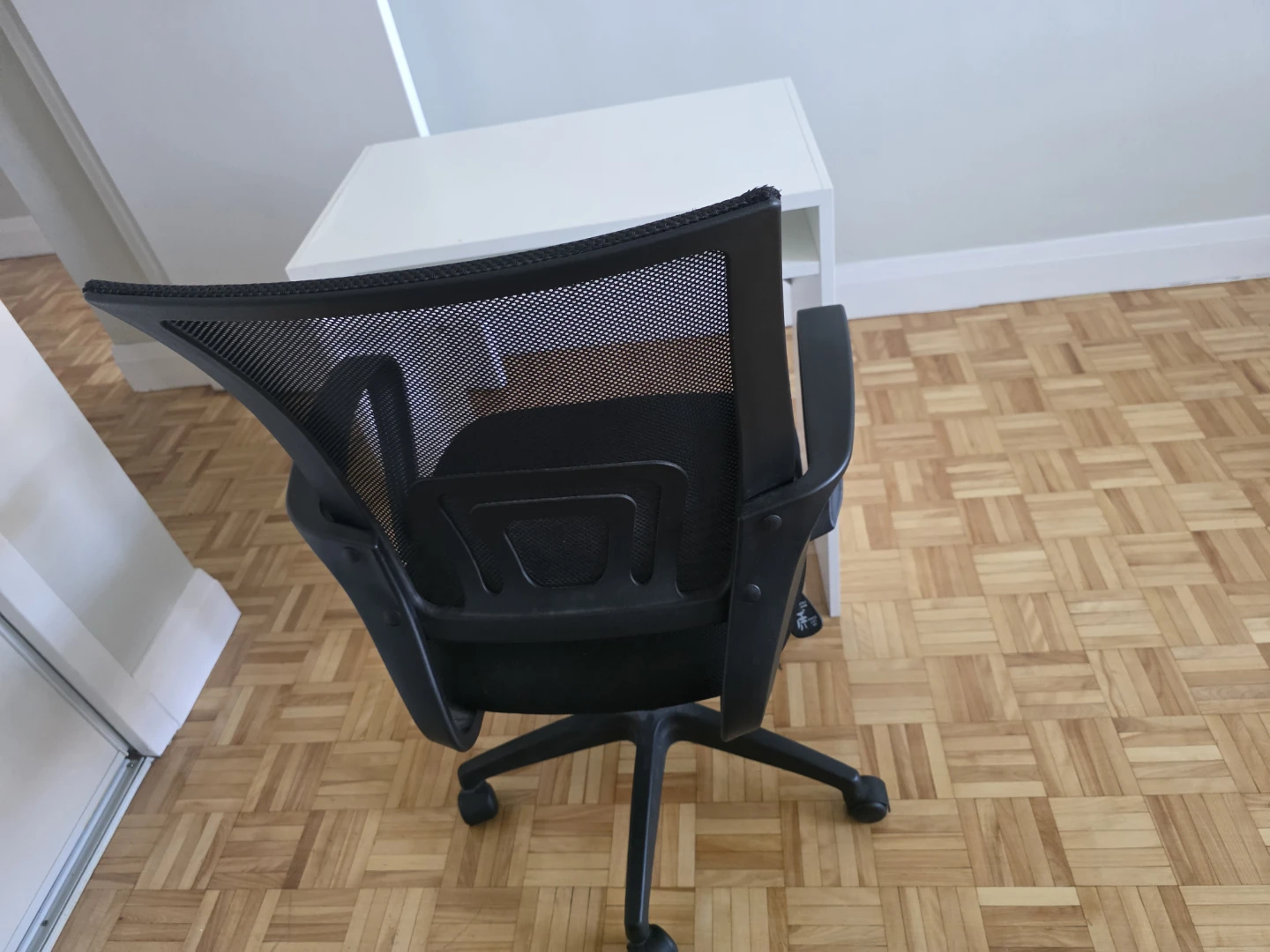 Black Mesh Task Chair - photo 2