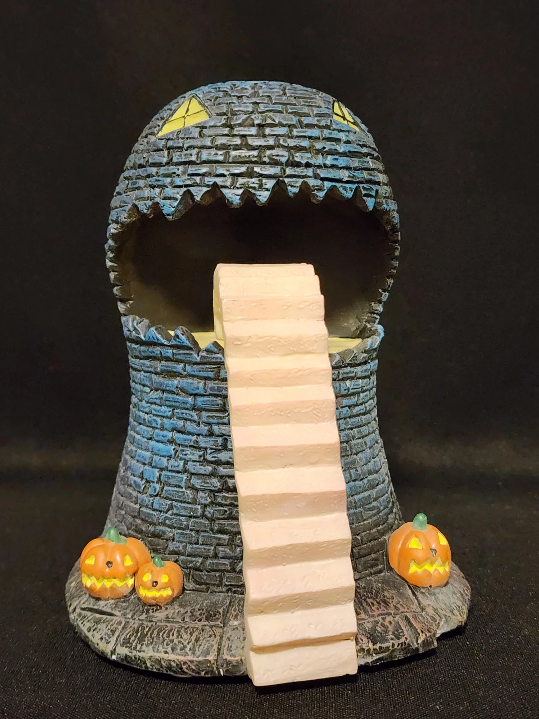 Tim Burton's-NBC-LIZARD HOUSE-$95.00CAD - photo 3