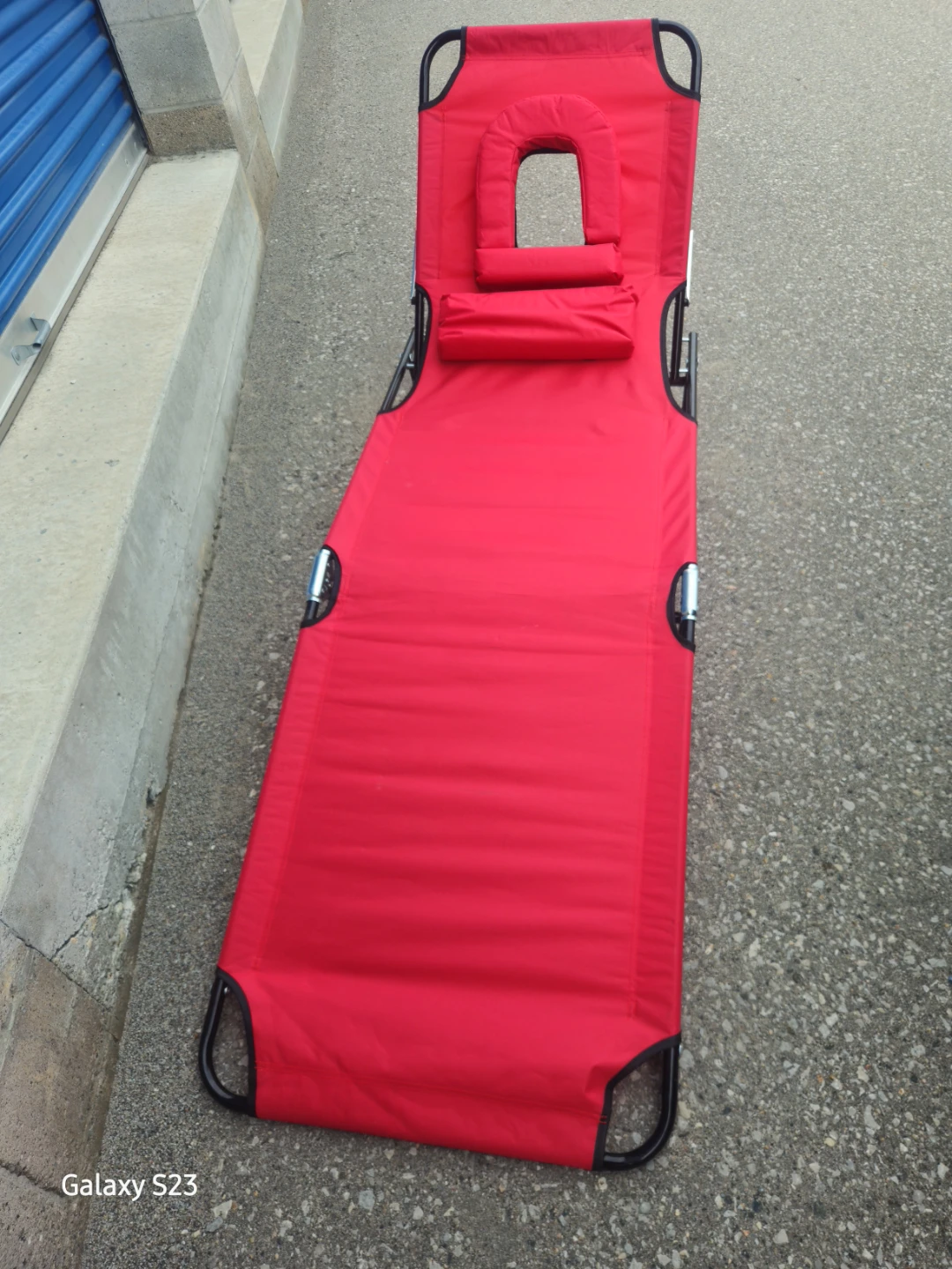 Red Massage Table/Couch - photo 2