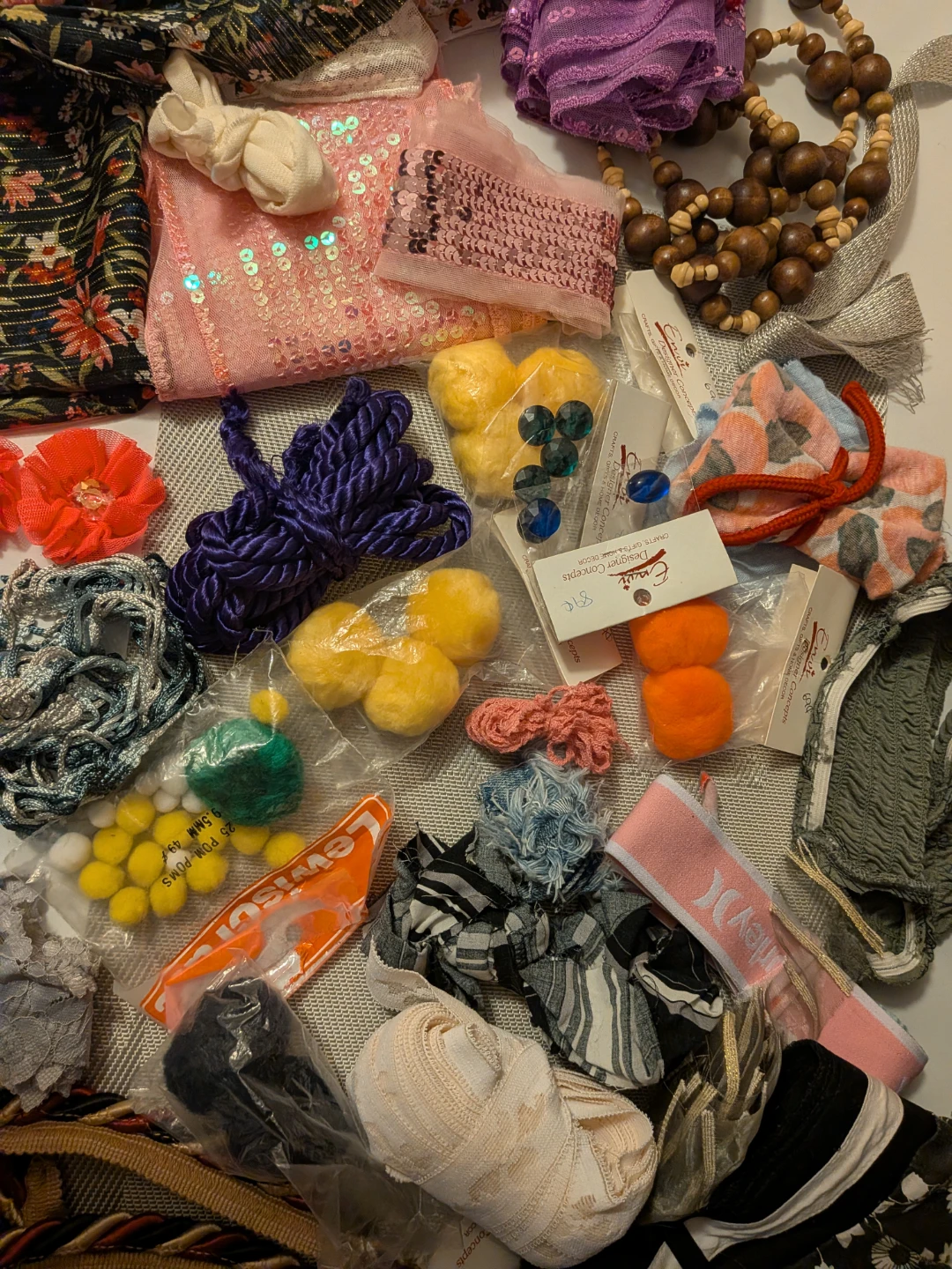 Assorted vtg salvaged Crafting and Sewing Supplies Bundle - photo 2