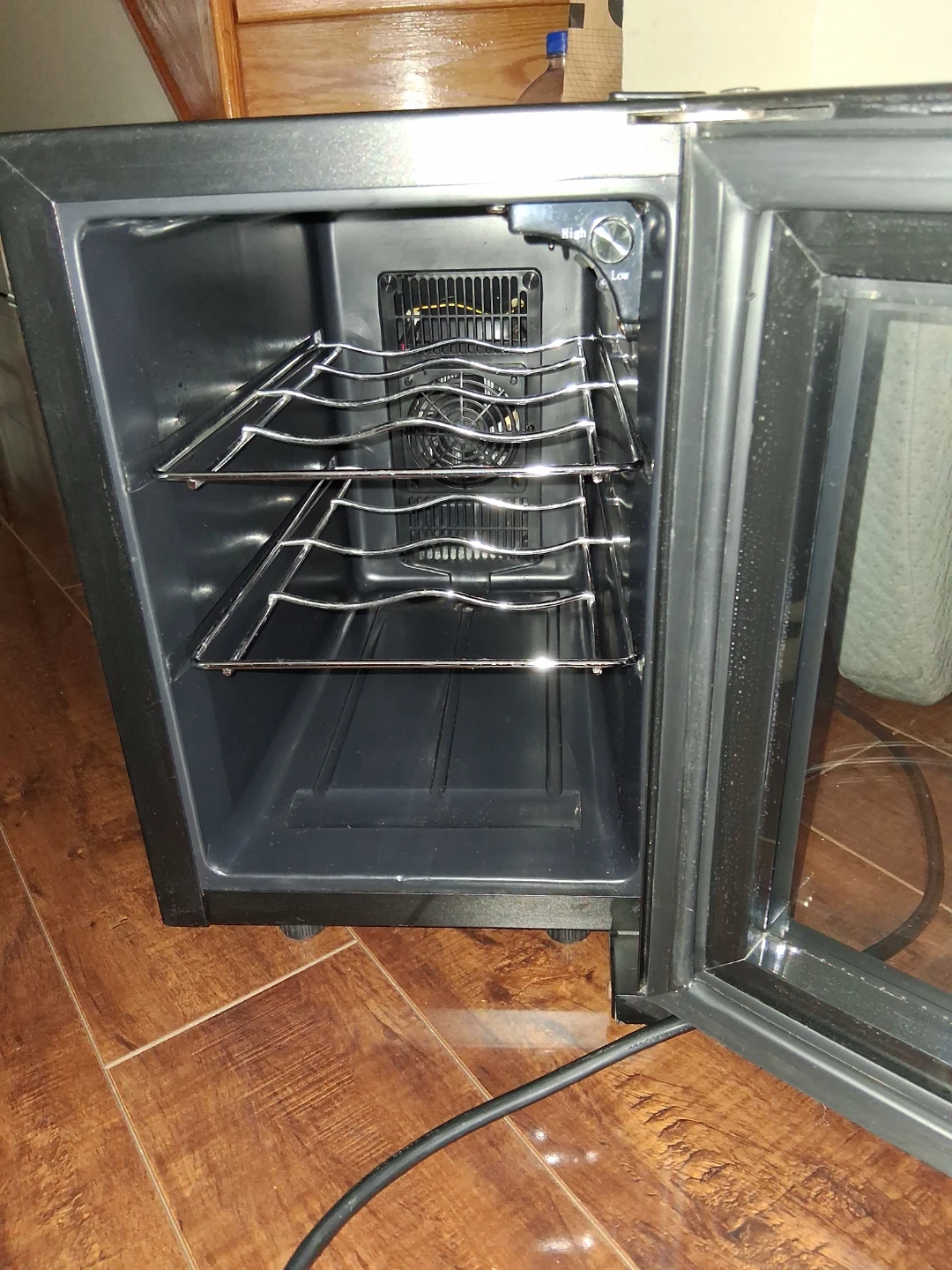 Vissani Mini Fridge MVWC6BF - photo 2