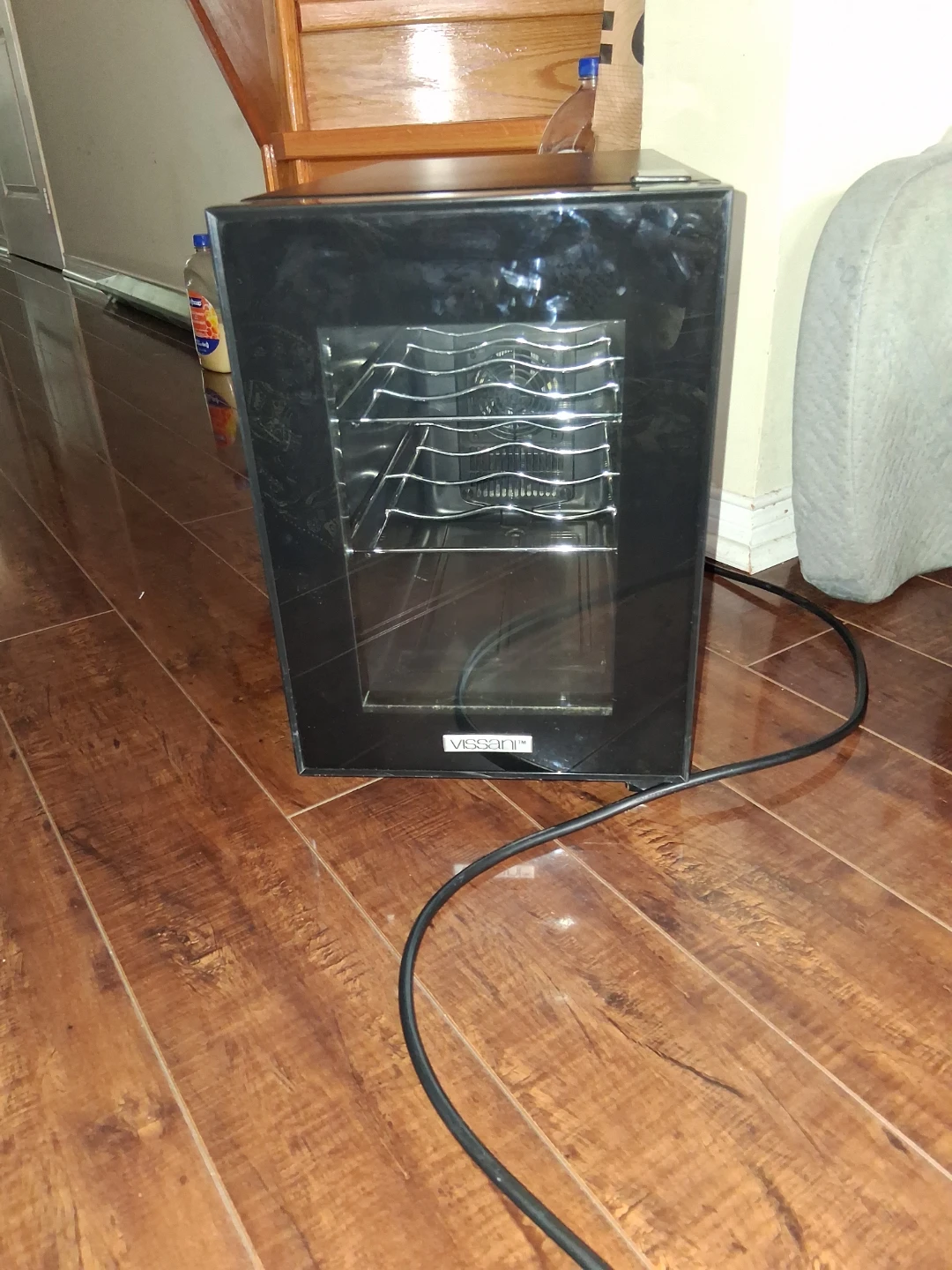 Vissani Mini Fridge MVWC6BF - photo 3