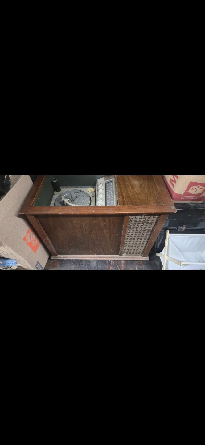 Vintage Record Player and Radio Combo - photo 2
