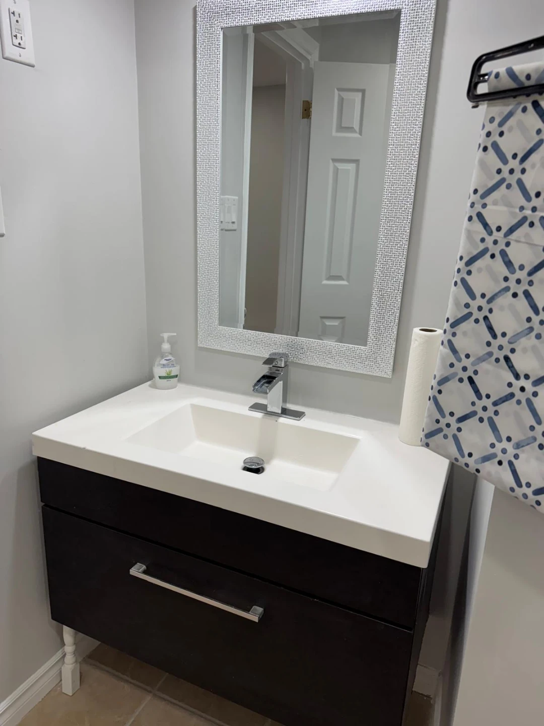 Legal 2 Bed, 1 bath, ensuite laundry basement in Heartlake - photo 3
