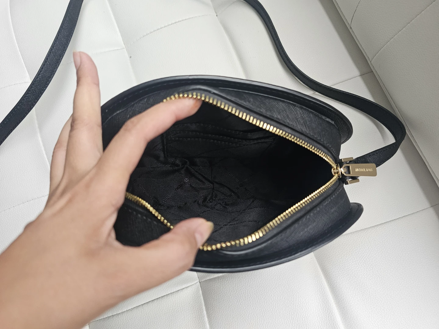 Authentic Michael Kors Black Crossbody Bag - photo 5