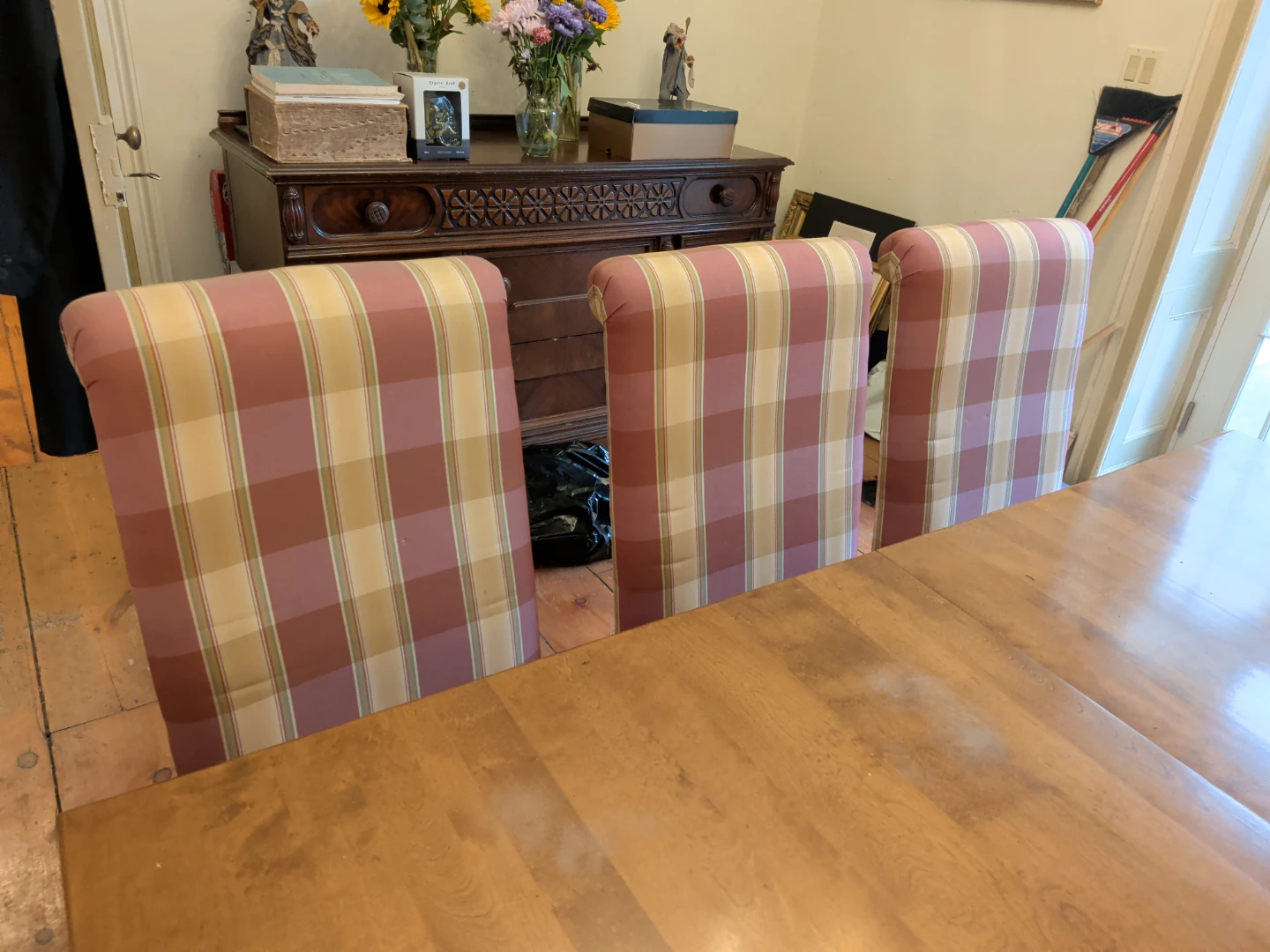 Wooden Dining Table with Plaid Chairs - photo 3