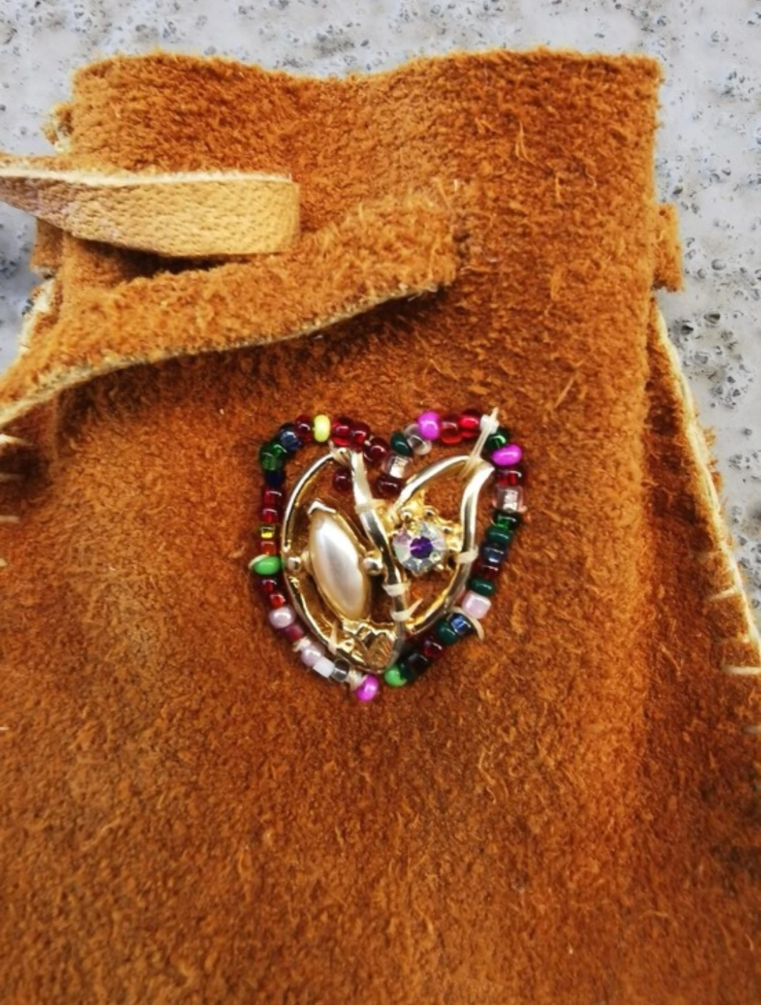 Vintage Handmade Deerskin Leather Indigenous Beaded Bag - photo 3