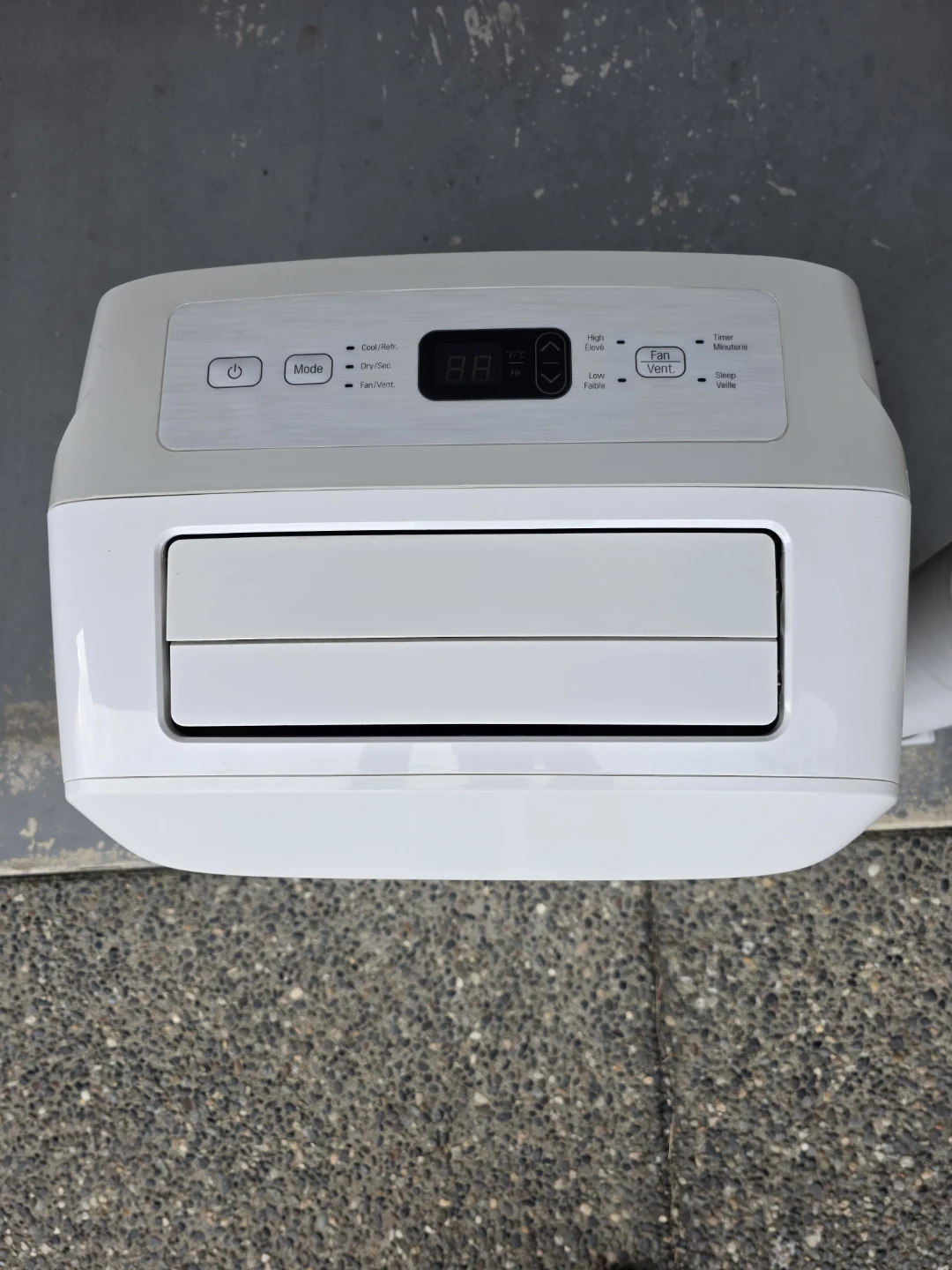 2 Air Conditioners. LG & Danby - photo 2