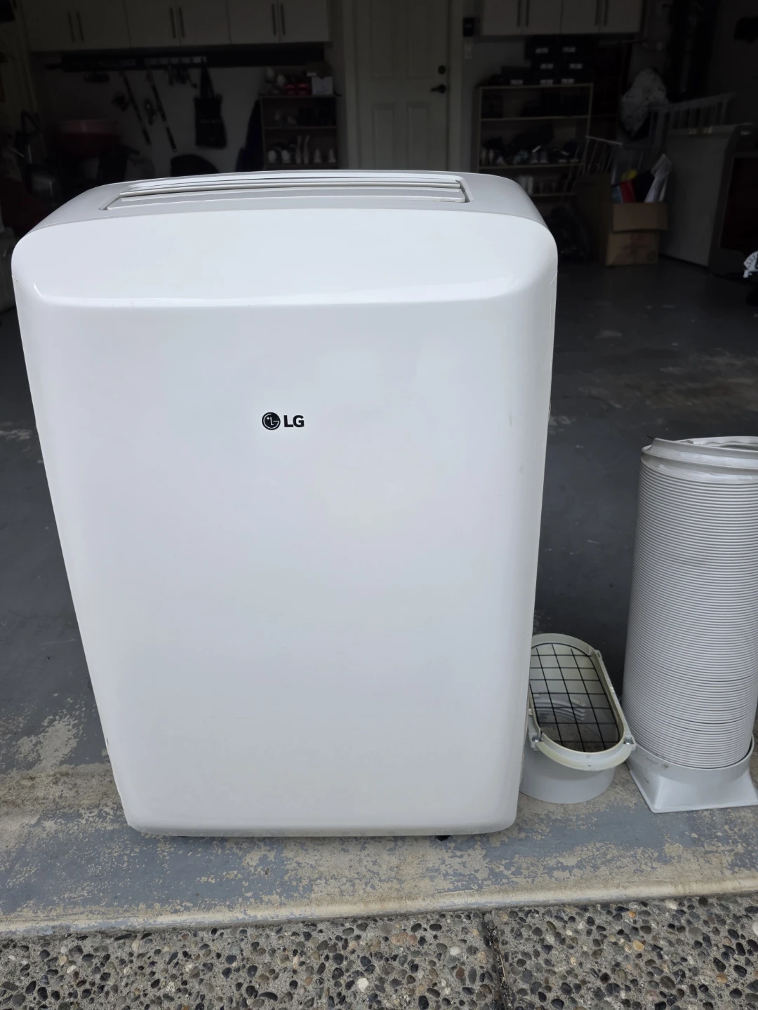 2 Air Conditioners. LG & Danby - photo 3