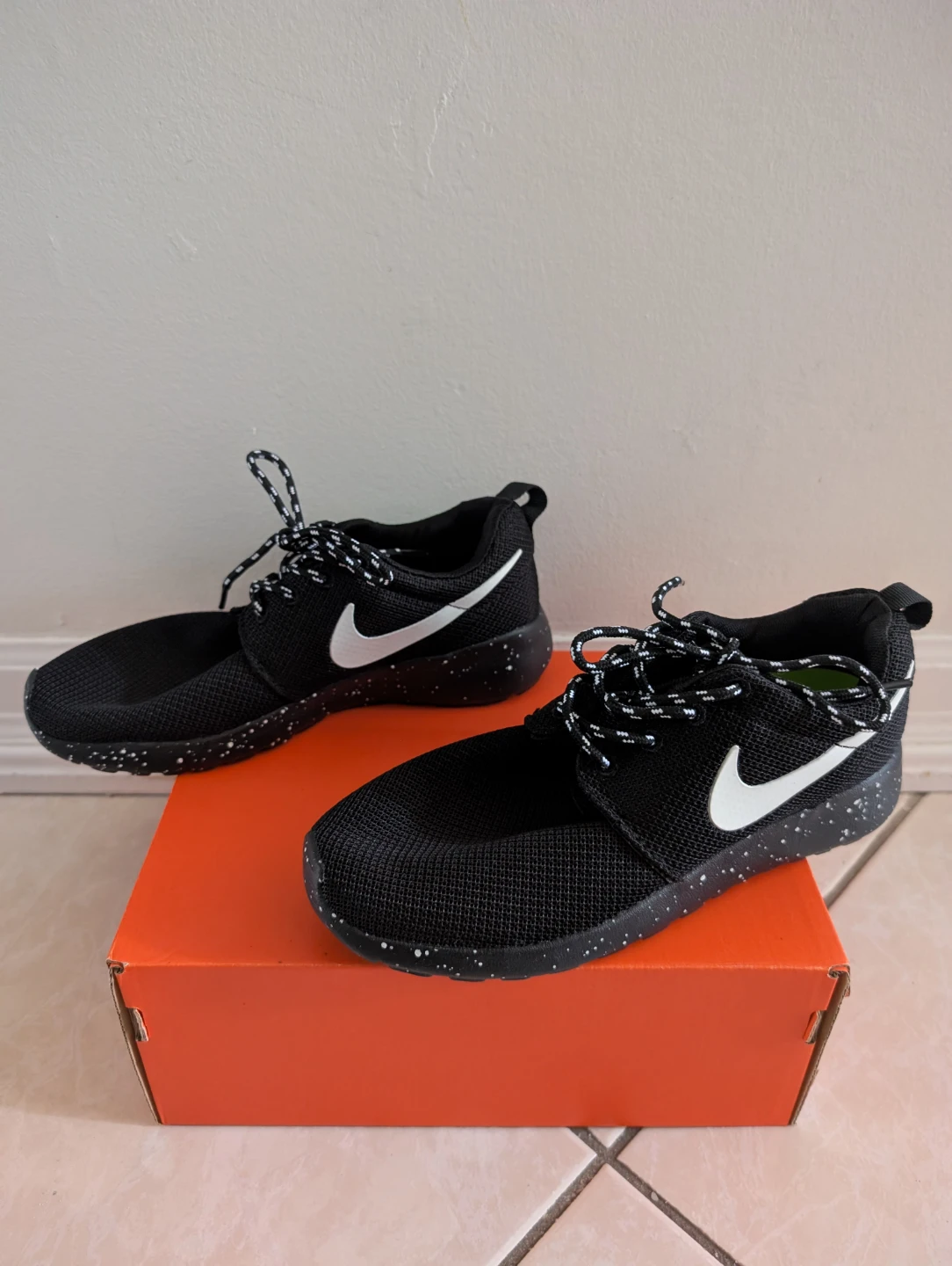 Nike Womens Roshe Run Shoes - (Size 6.5) - photo 3