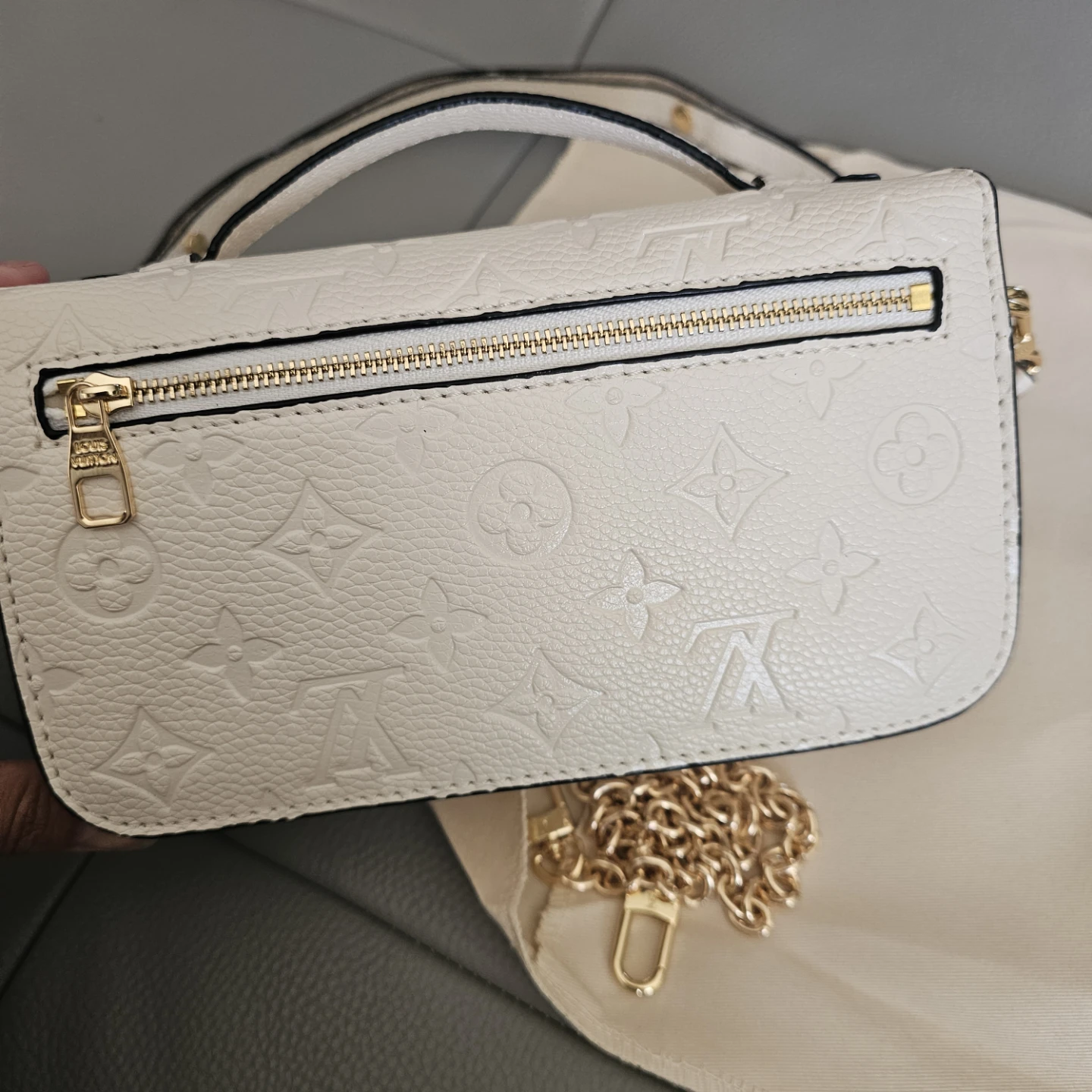 Louis Vuitton White Monogram Empreinte Leather Bag - photo 4