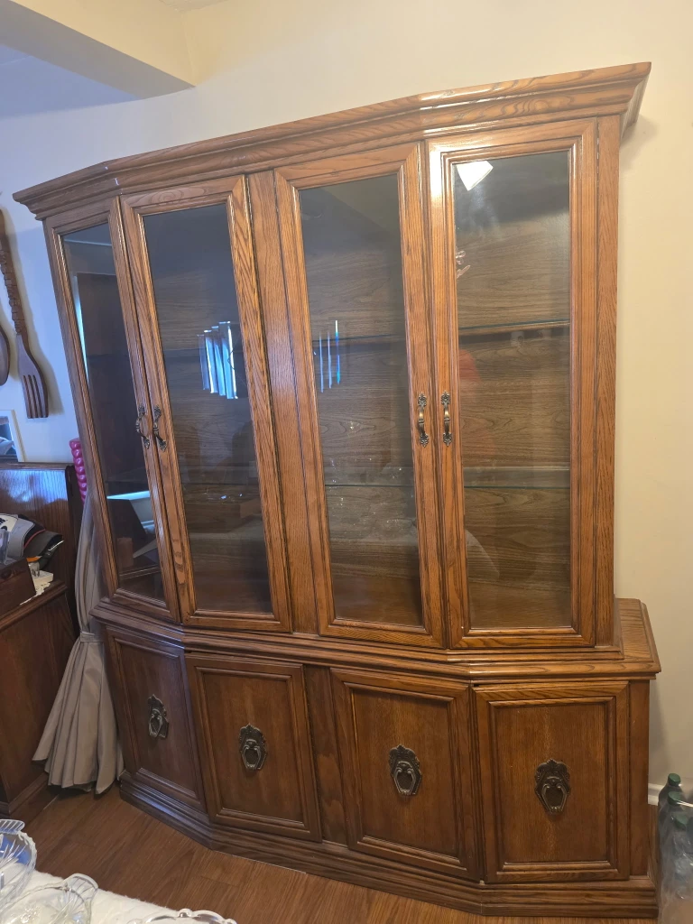 Oak Dining Hutch with Chairs