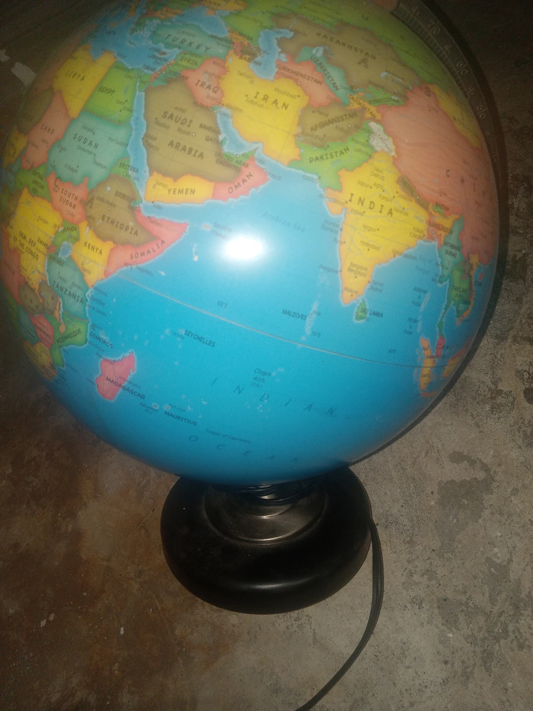 Globe that lights up (World atlas)