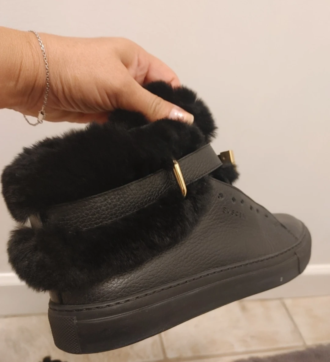 Black Fur Lined Leather Sneakers  size 8.5 - photo 3