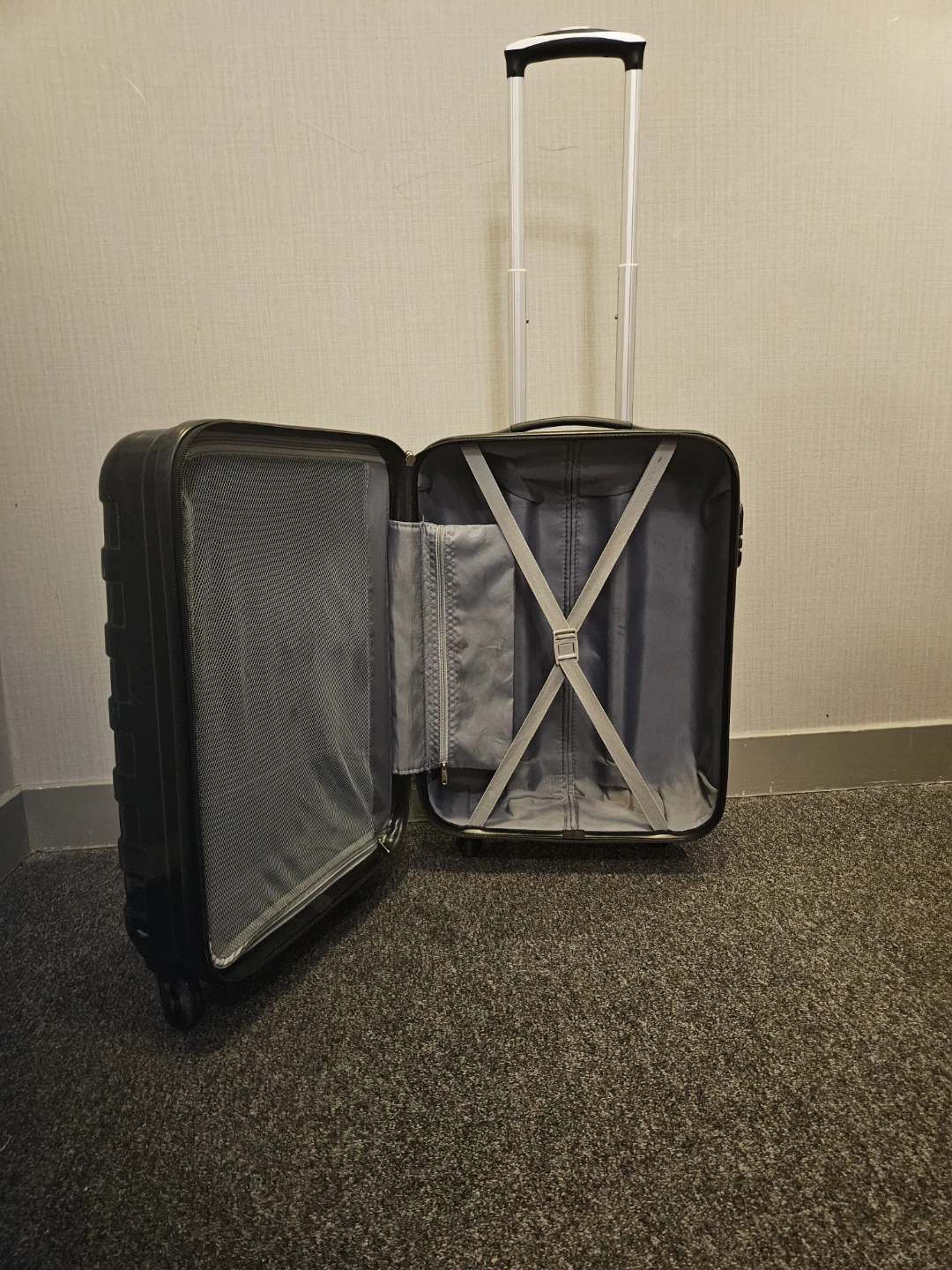 American Tourister Black Carry-On Suitcase - photo 2