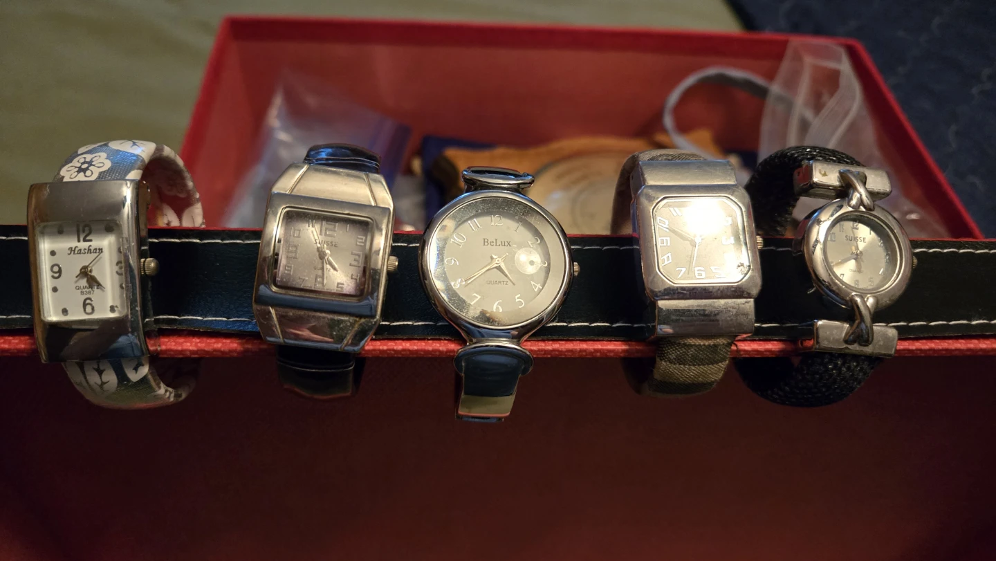 Bundle of 15 Women's Fashion Watches - photo 3
