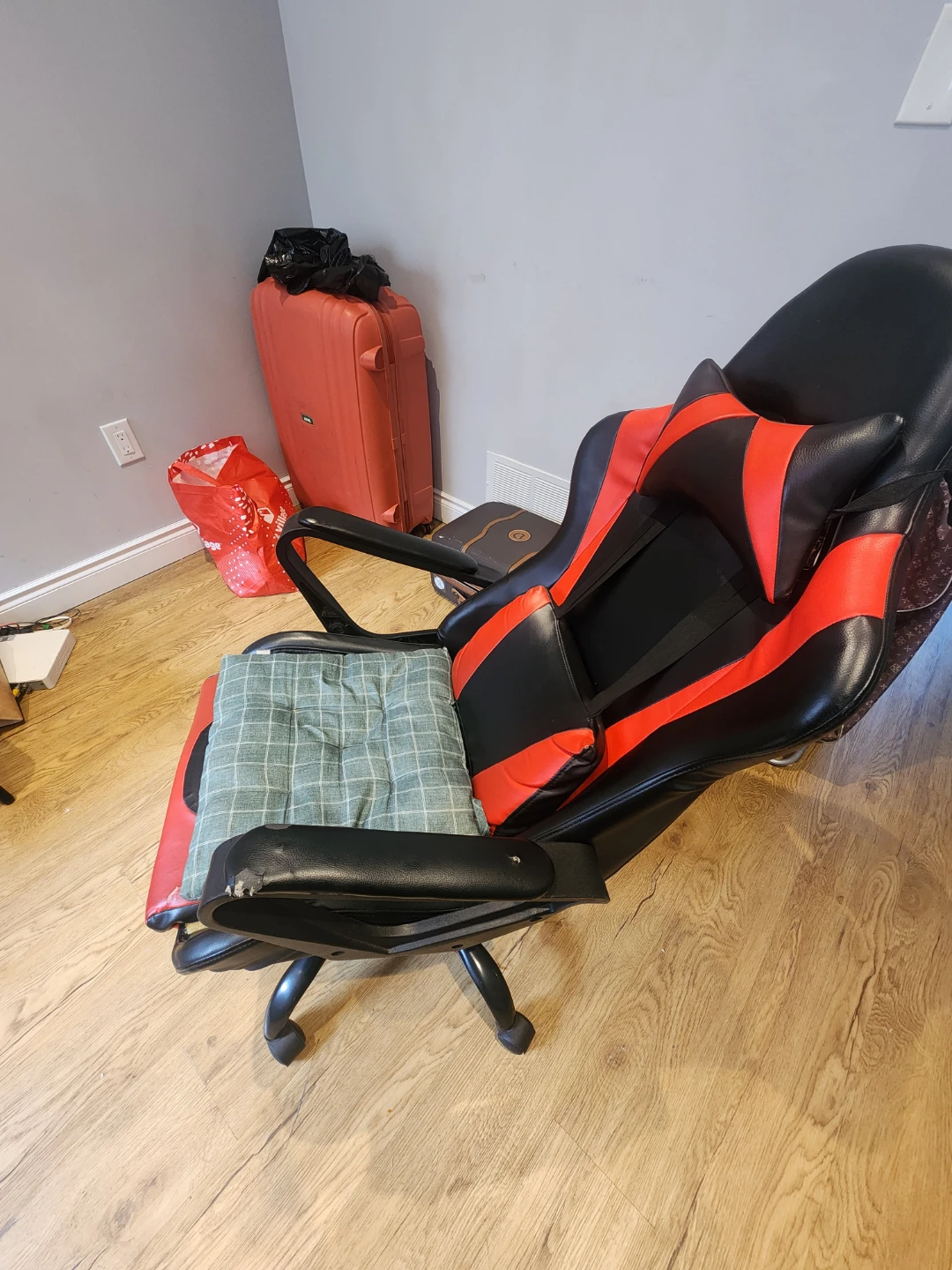 Comfortable Black and Red Gaming Chair - photo 2