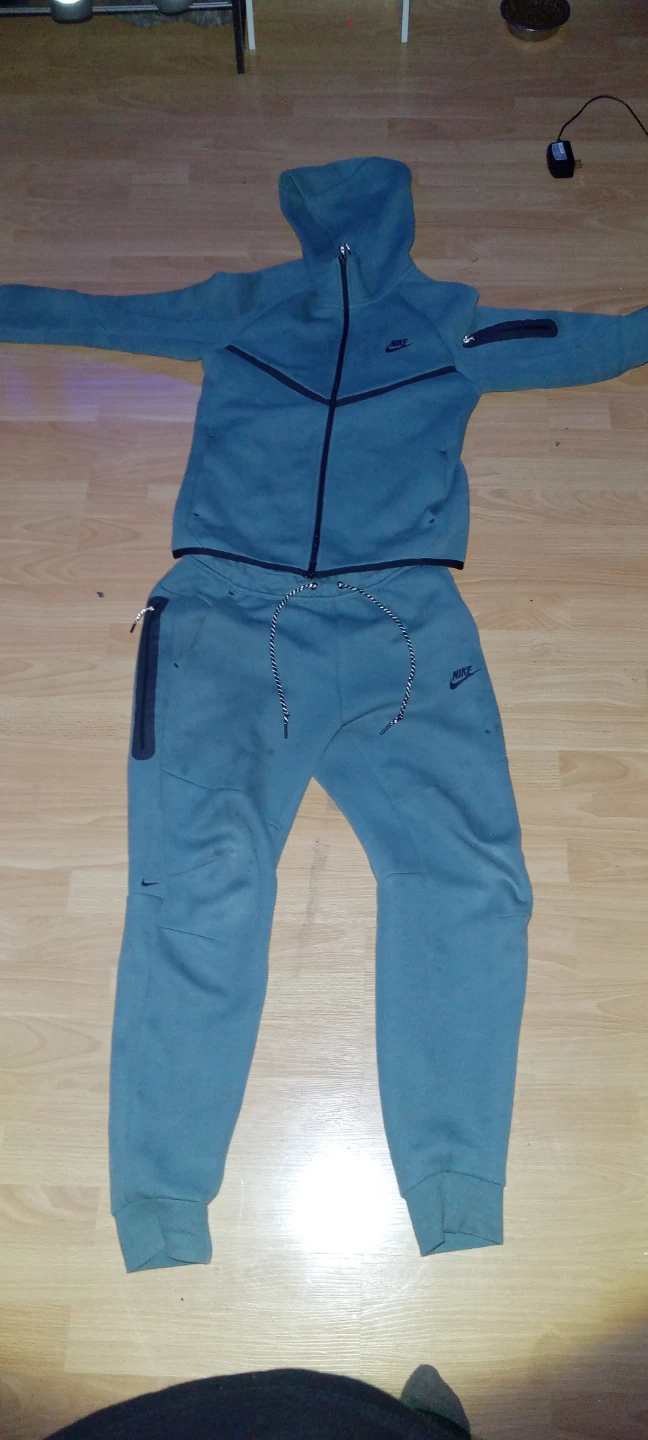 Nike Tech Fleece Tracksuit NEED GONE ASAP open to offers