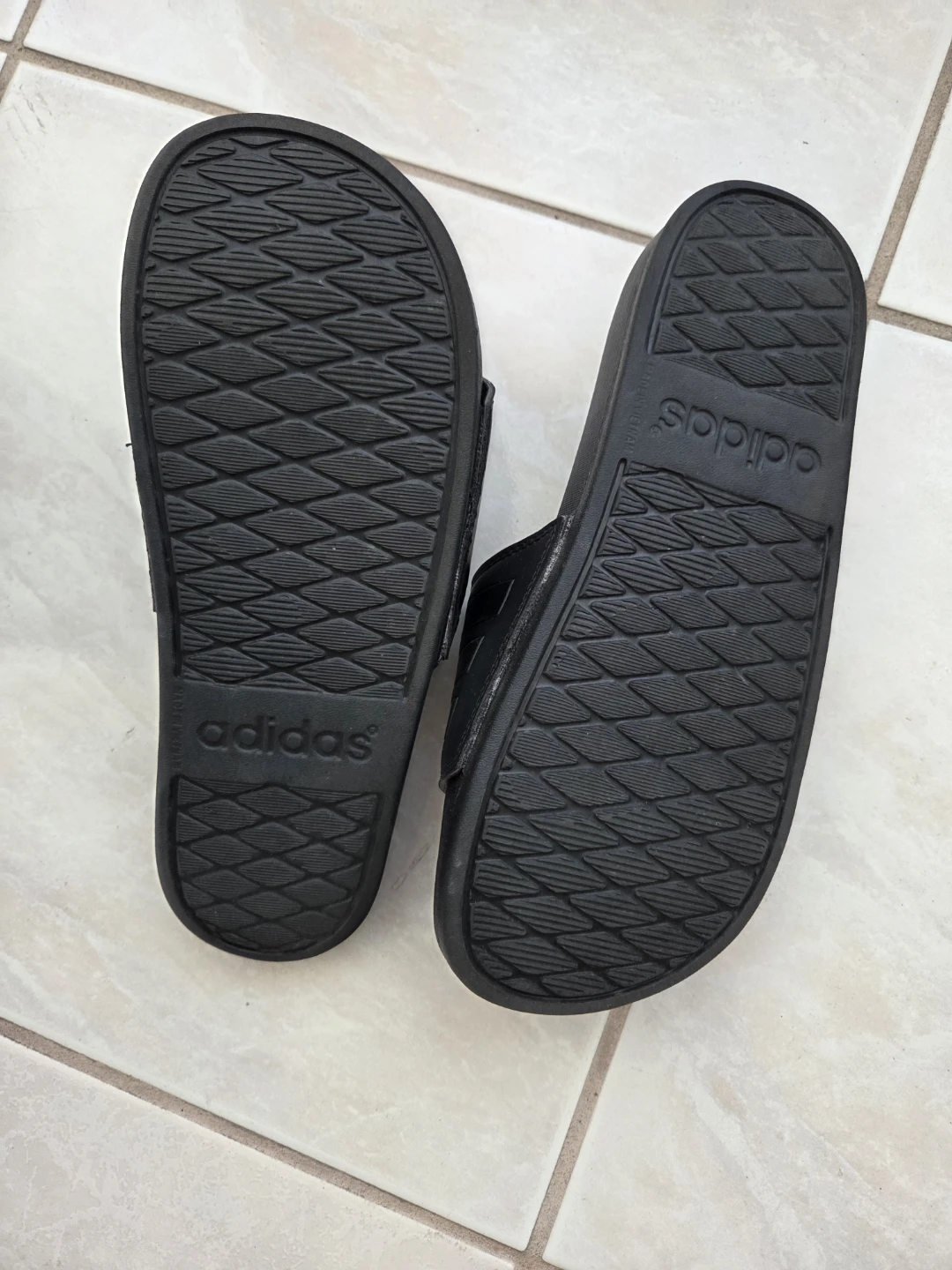 Adidas Adilette Comfort Slides - Black - Size 5 UK - photo 2