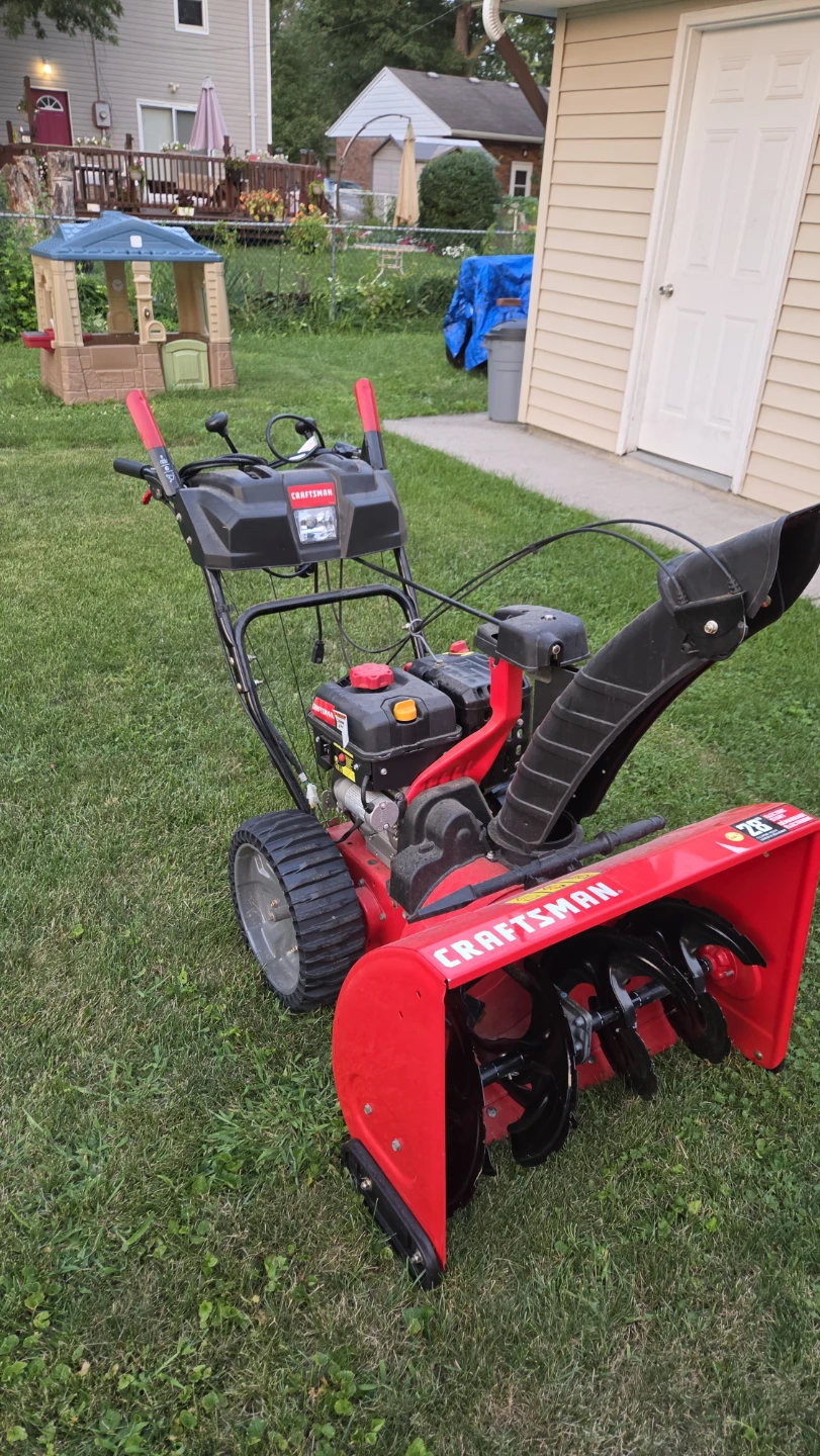 Craftsman 28" snowblower - photo 2