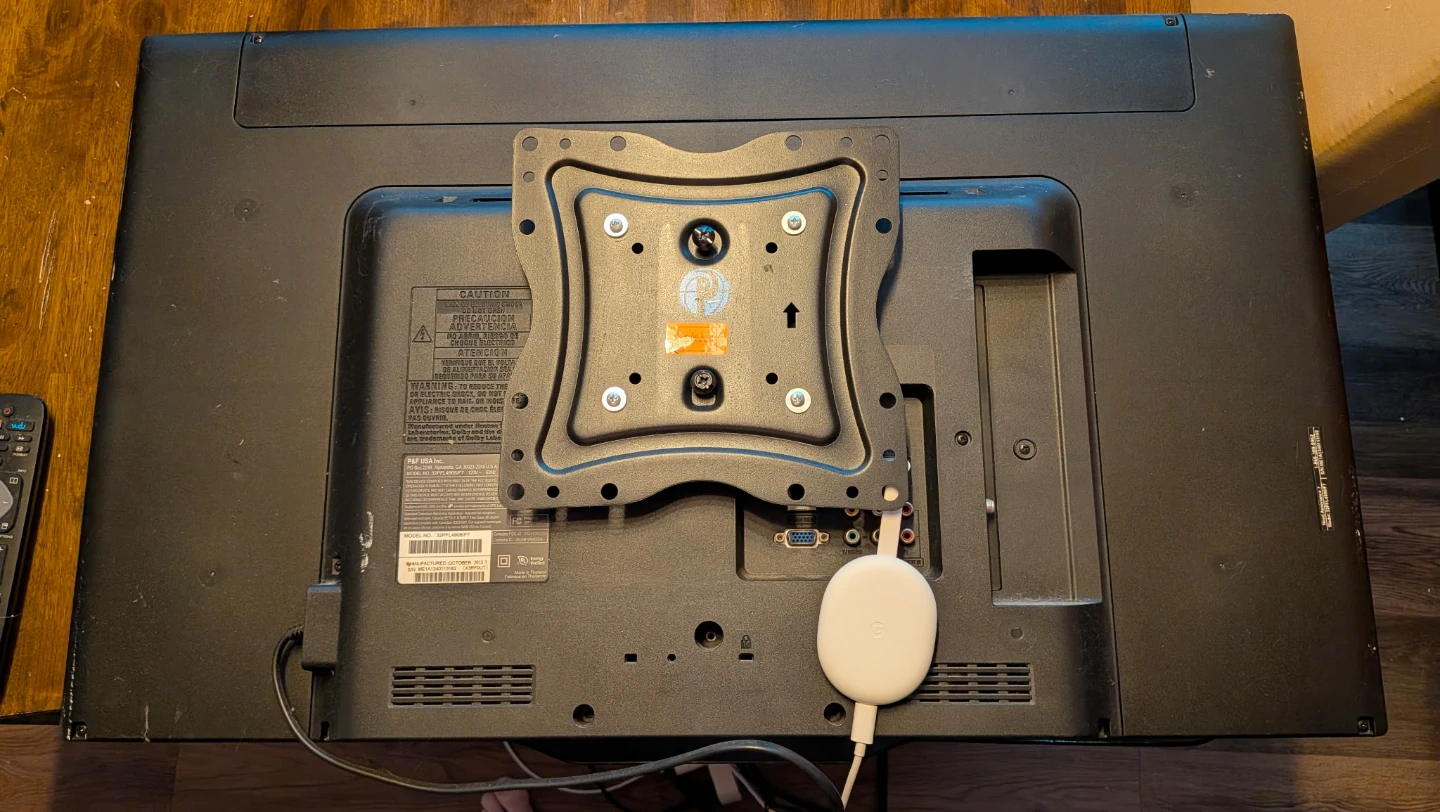 32 inch Smart LED, 4k Google Chromecast, Wall mount and Remotes - photo 2