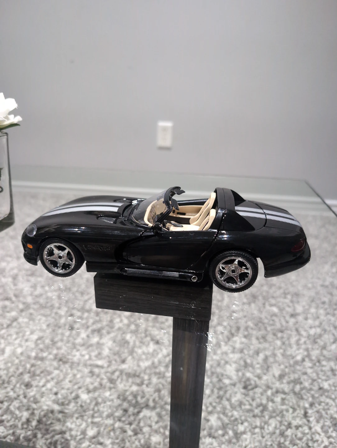 Dodge Viper Toy Car by burago 1.18 - photo 3