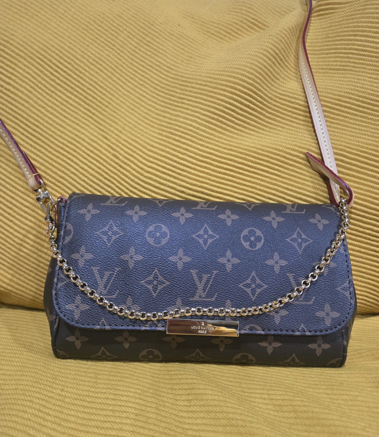 Monogram Pochette