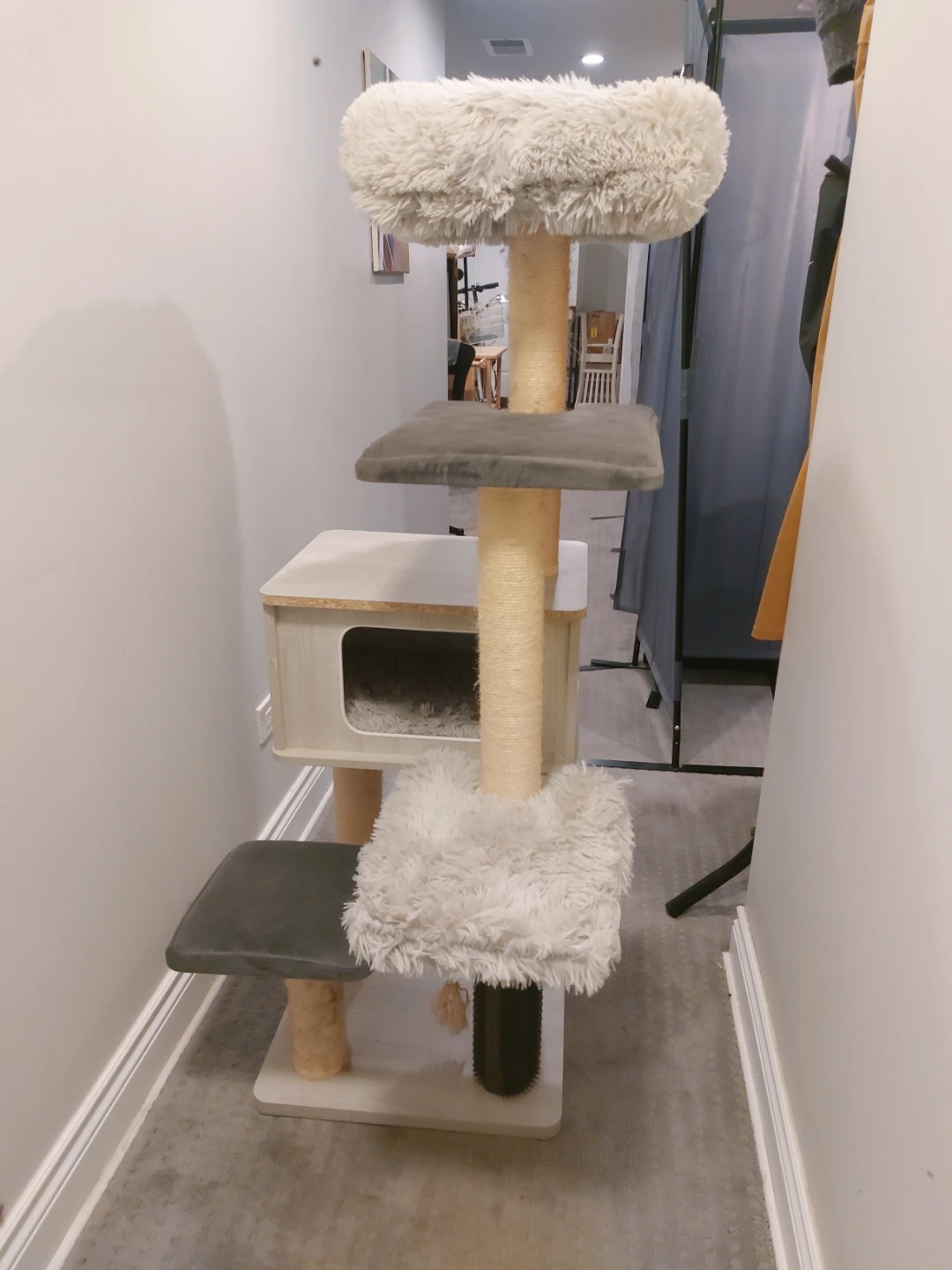 Multi-level Cat Tree with scratching posts