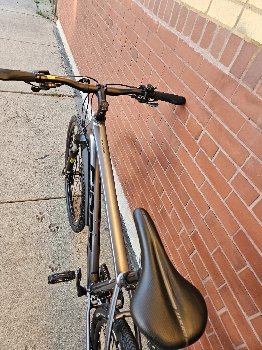 Like new! Giant Roam Hybrid Bike - photo 3