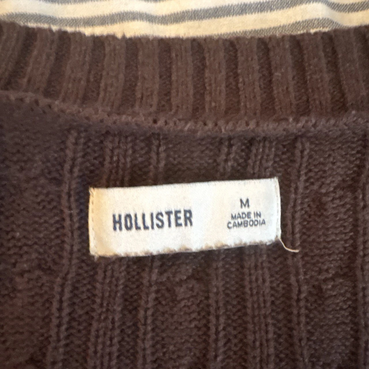 Hollister Cable Knit V-Neck Sweater - Brown - Size M - photo 2