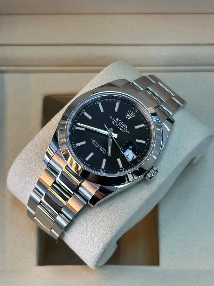 Steel Date Watch – Smooth Bezel