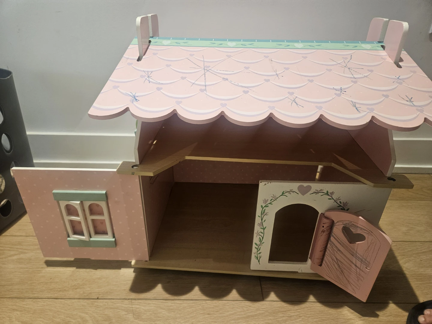 Wooden Dollhouse with Pink Roof - photo 3