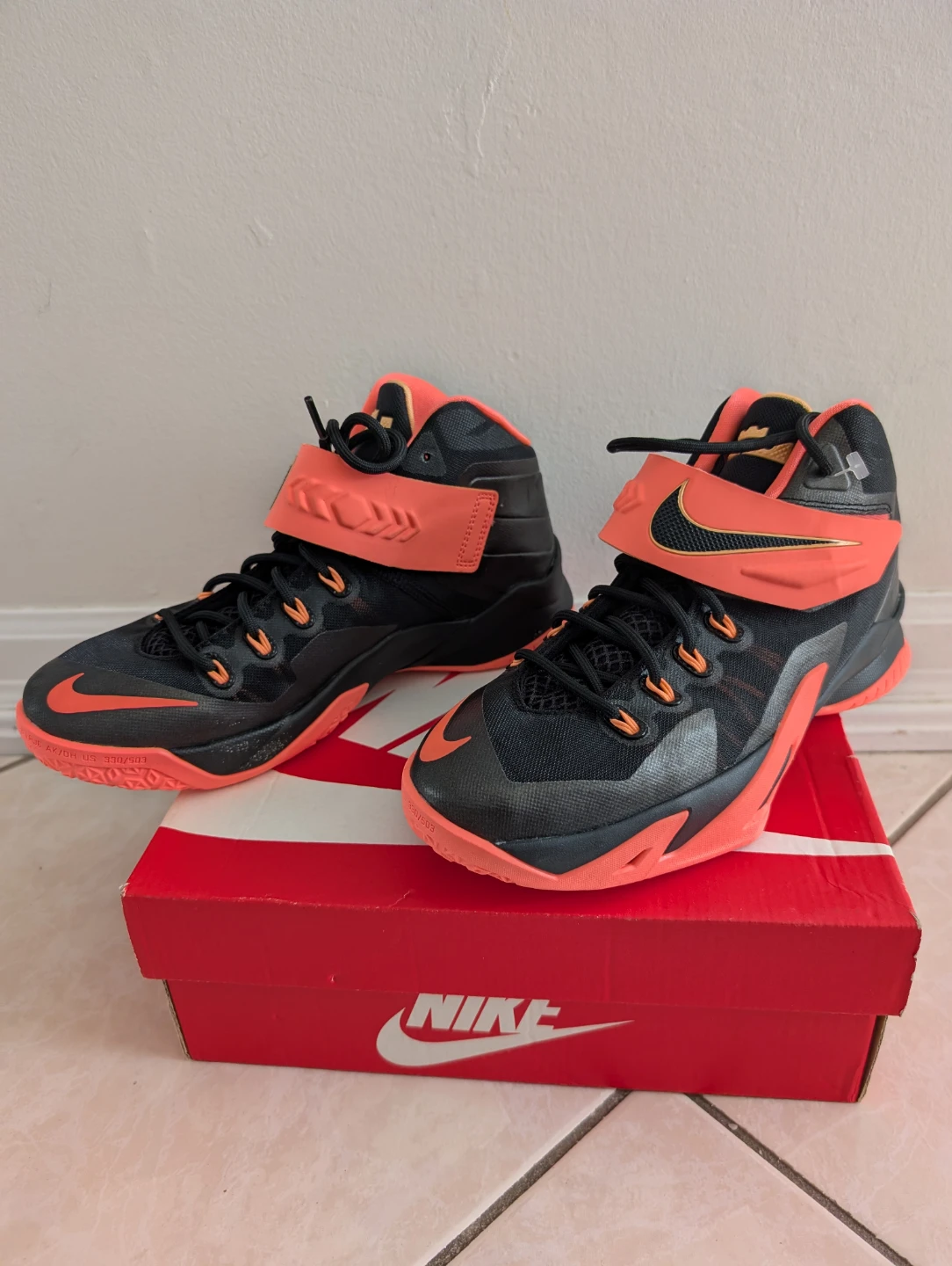 Nike Zoom Lebron Soldier 8 (Punch) Size 6Y